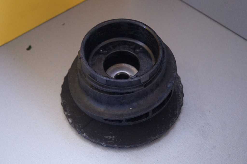 Подушка амортизатора передня Renault Master 2.3, 2010-, 543207065R OE