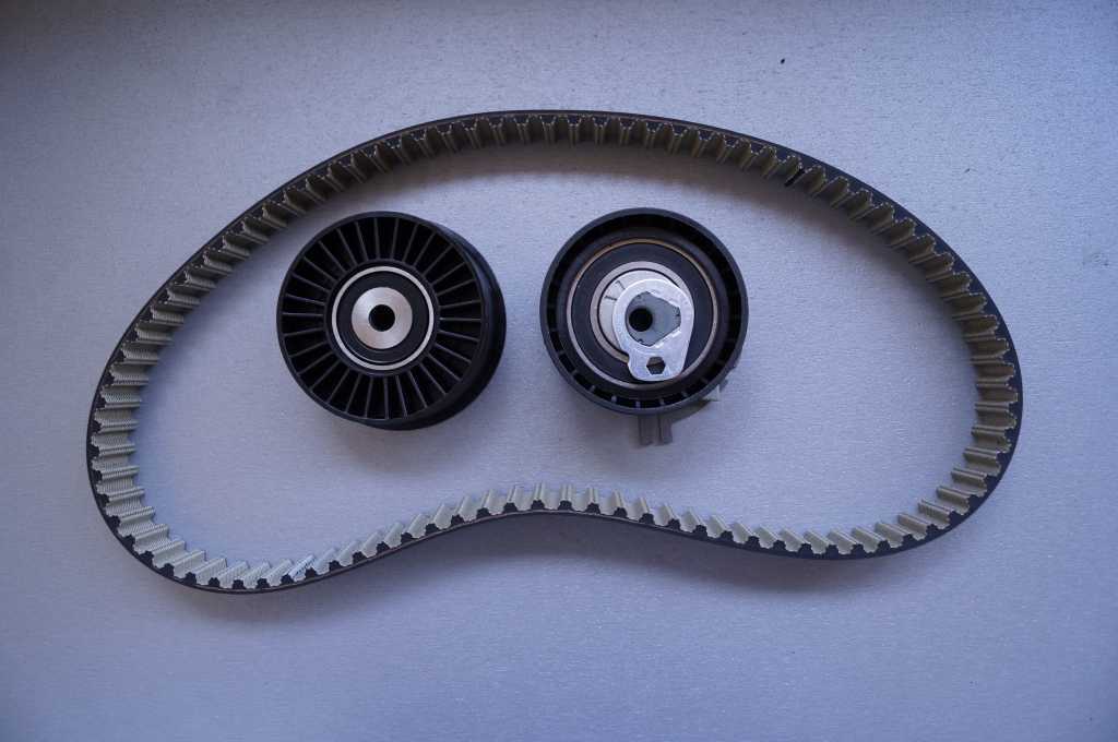 Комплект ГРМ Renault Master 2.5 (Trafic) 7701477380 OE