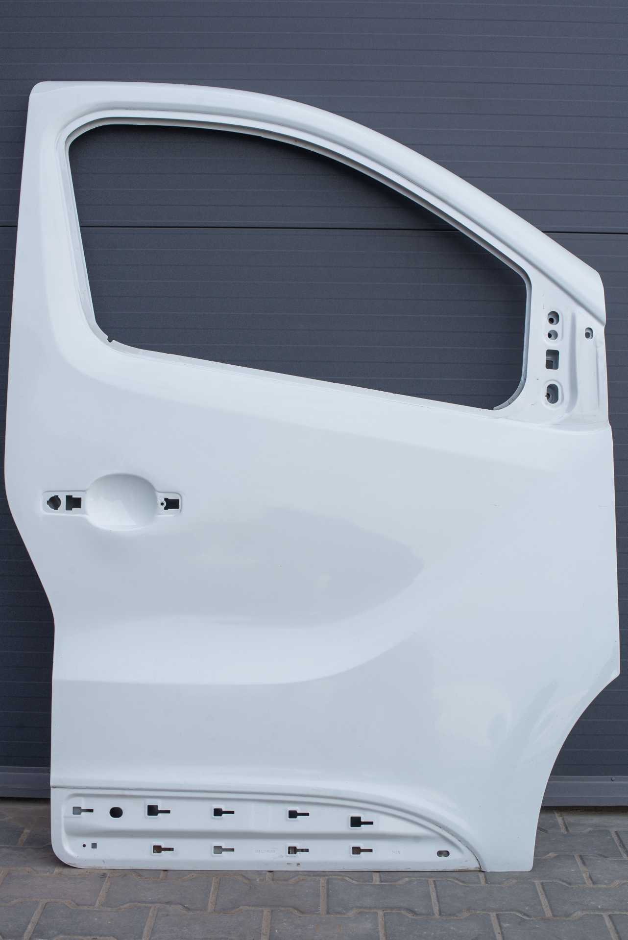 Двері передні праві Renault Trafic (Opel Vivaro, Nissan NV300) 2014 -, 801005445R Б/В