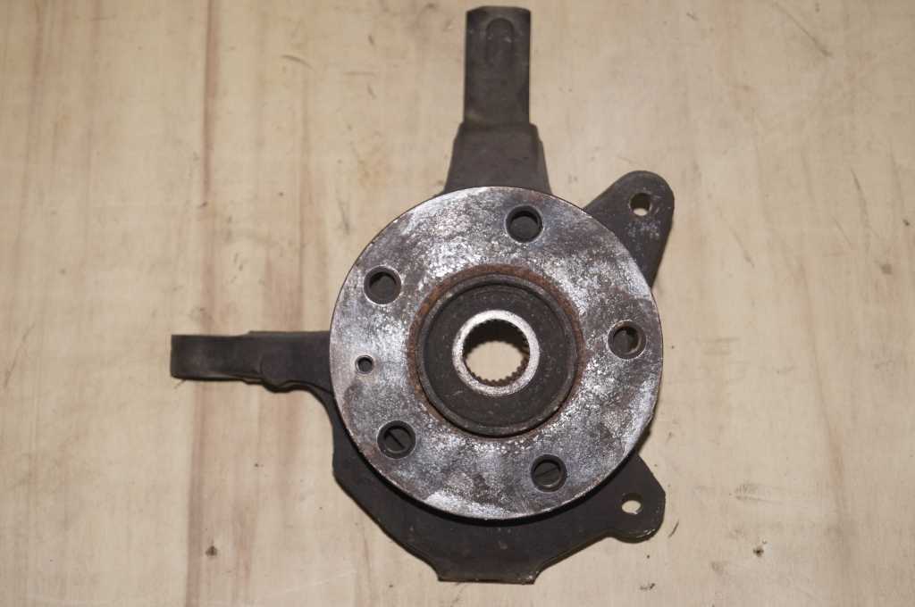 Ступиця передня Renault Trafic (Vivaro, Primastar) R, 8210001252 Б/В