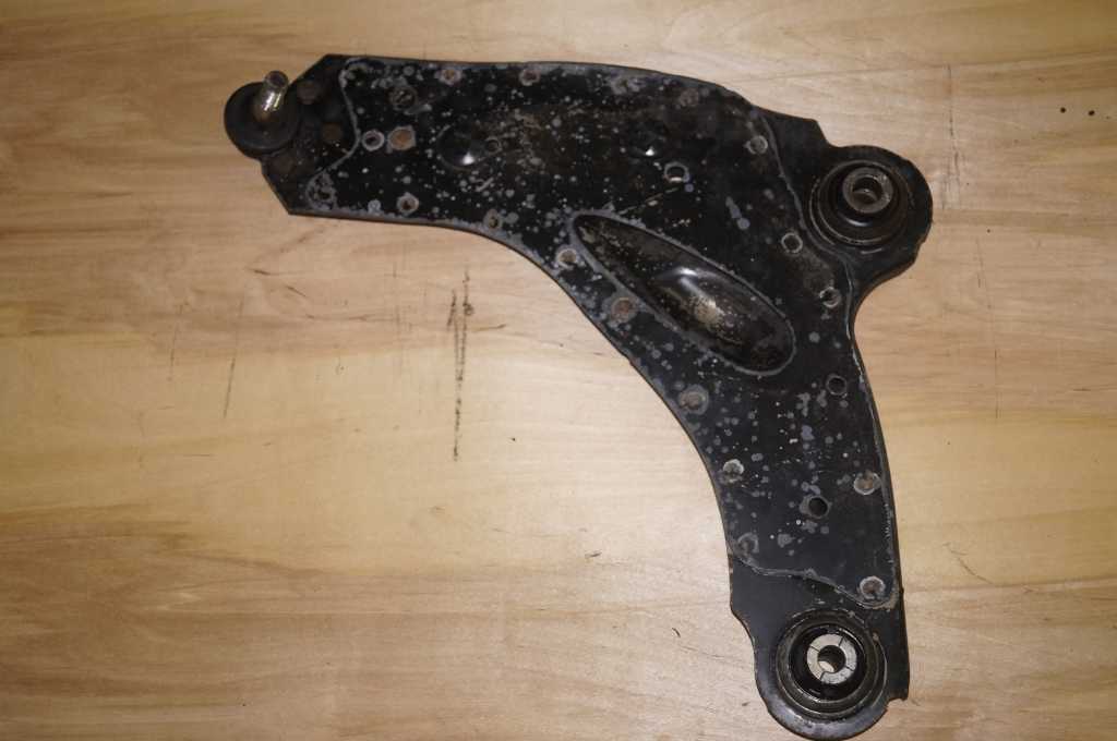 Ричаг передній Renault Trafic (Vivaro, Primastar) 2001-2006 L, 8200565072 Б/В