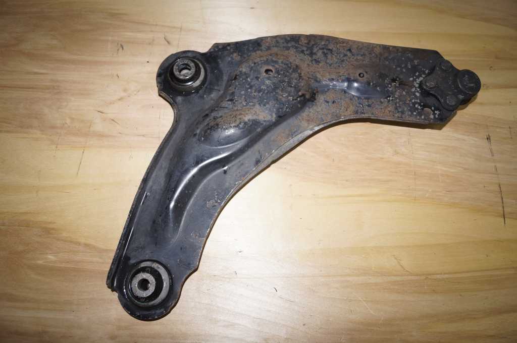 Ричаг передній Renault Trafic (Vivaro, Primastar) 2001-2006 L, 8200565072 Б/В