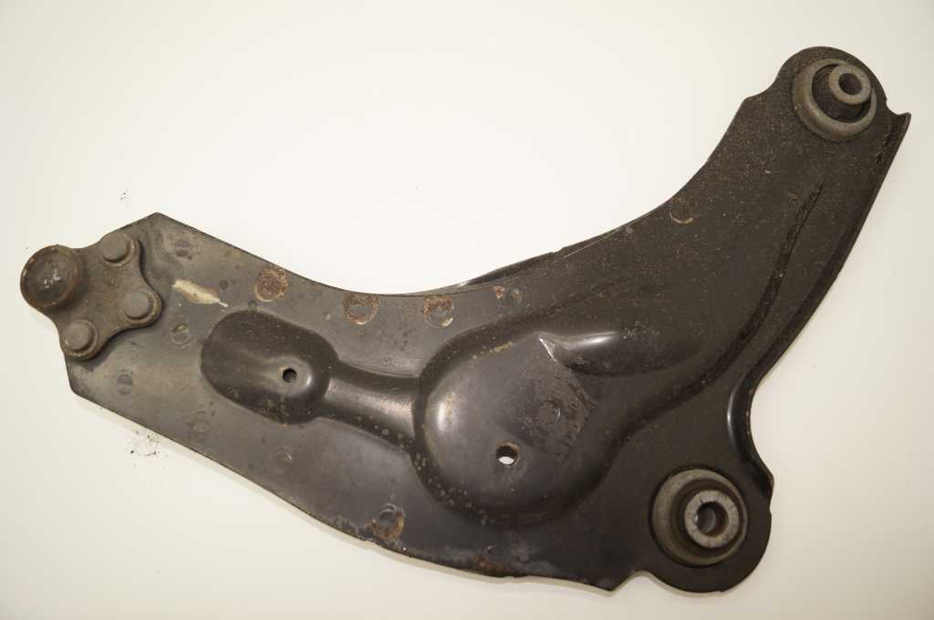 Ричаг передній Renault Trafic (Vivaro, Primastar) 2001-2006 L, 8200565072 Б/В