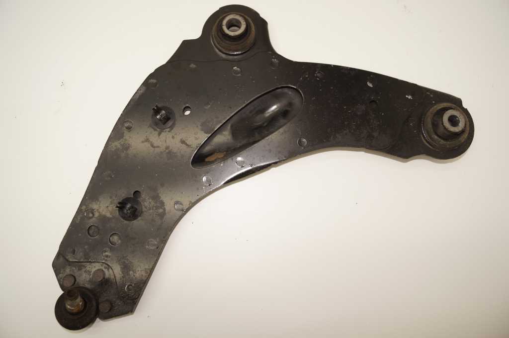 Ричаг передній Renault Trafic (Vivaro, Primastar) 2001-2006 L, 8200565072 Б/В