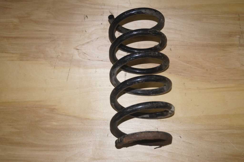 Пружина передня Renault Trafic (Vivaro, Primastar), 8200187081 Б/В