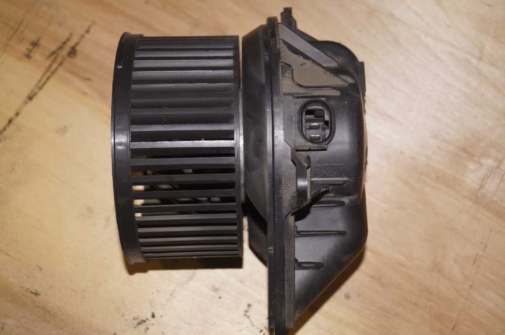 Моторчик пічки Renault Trafic (Vivaro, Primastar) 2001-, 7701208225 Б/В