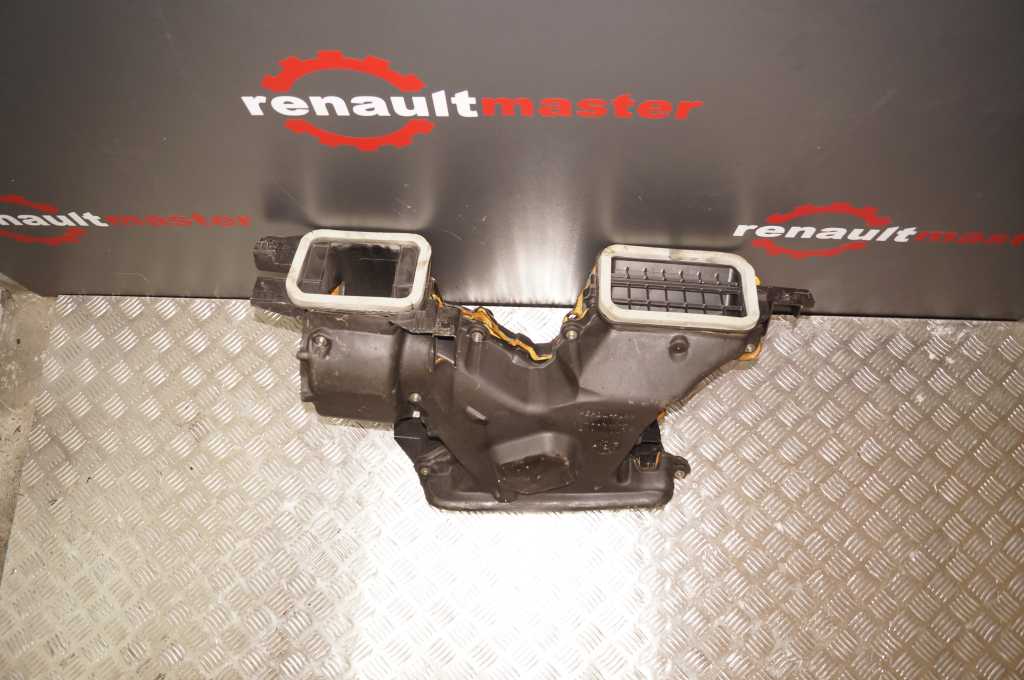 Корпус моторчика пічки Renault Trafic (Vivaro, Primastar) 7701050288 Б/В
