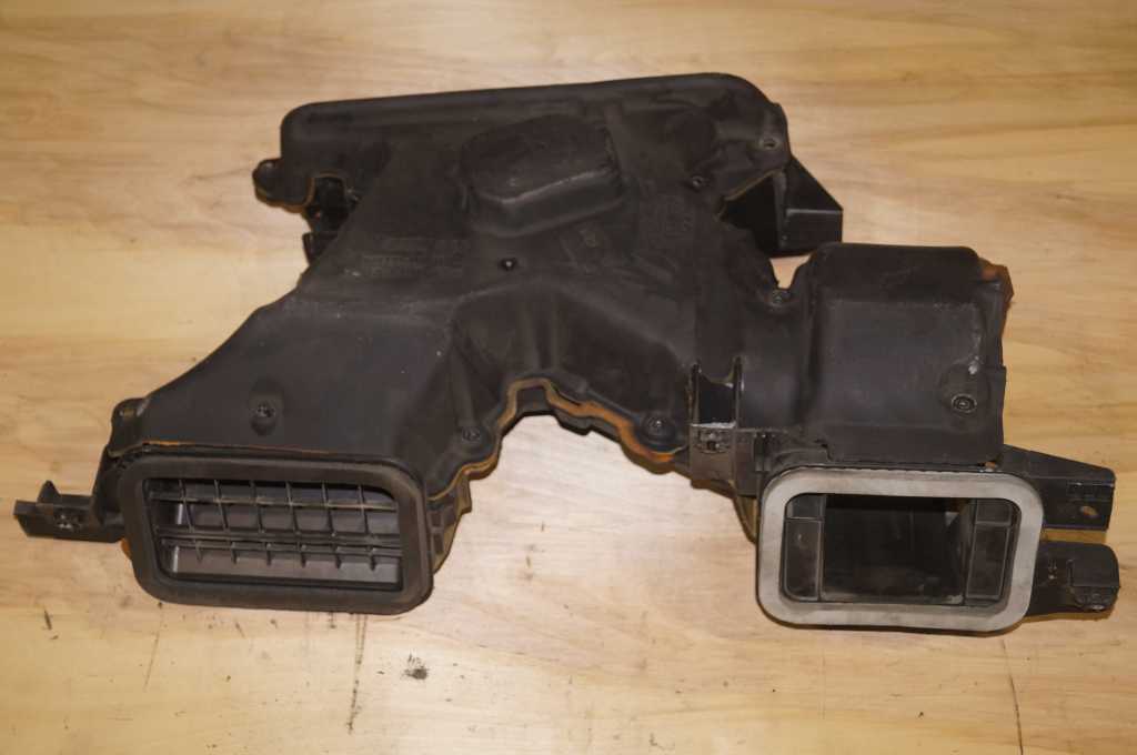 Корпус моторчика пічки Renault Trafic (Vivaro, Primastar) 7701050288 Б/В