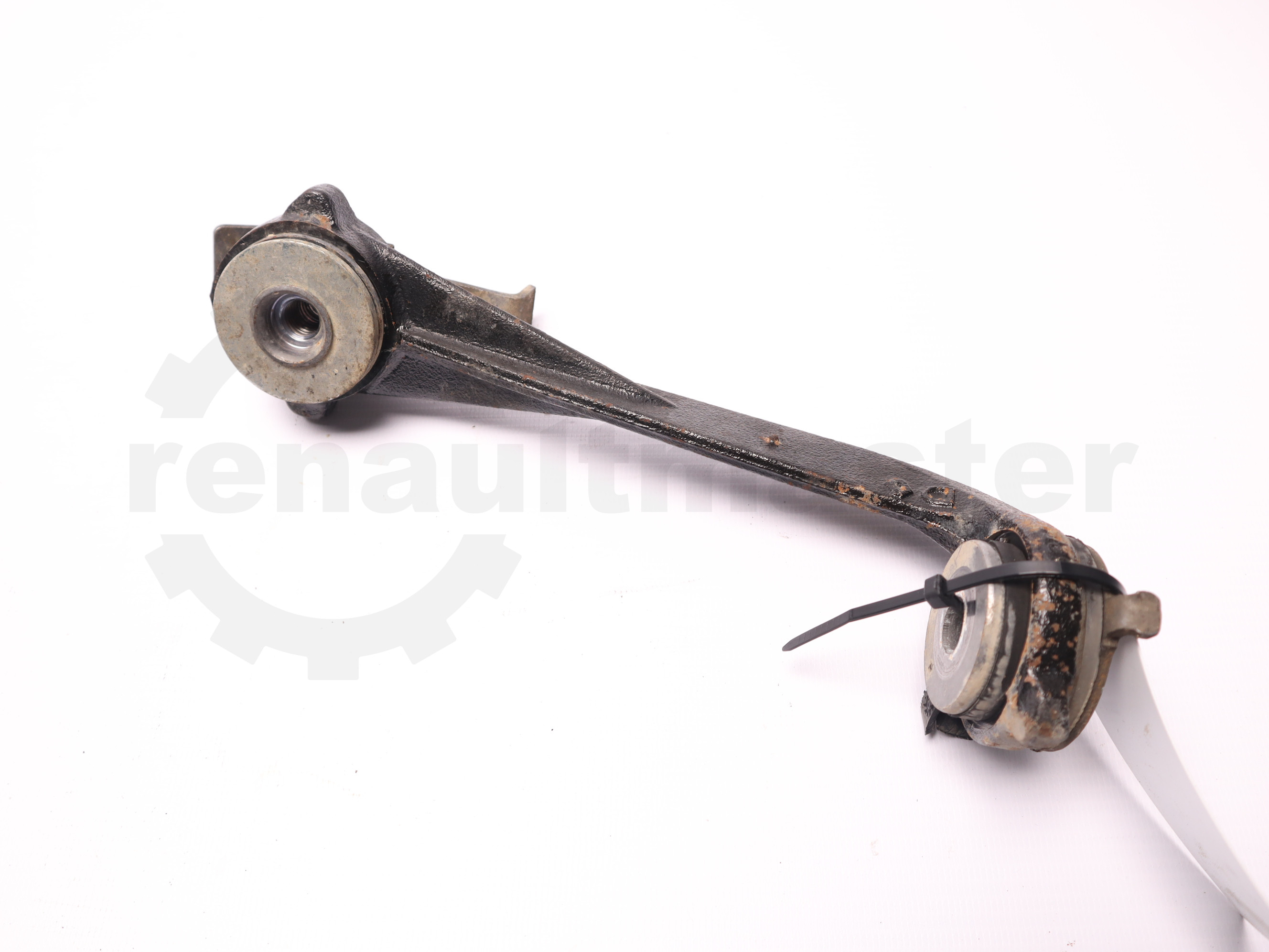 Кронштейн балки передній правий Renault Trafic (Opel Vivaro, Nissan NV300) 2014 -, 8200626972 Б/В