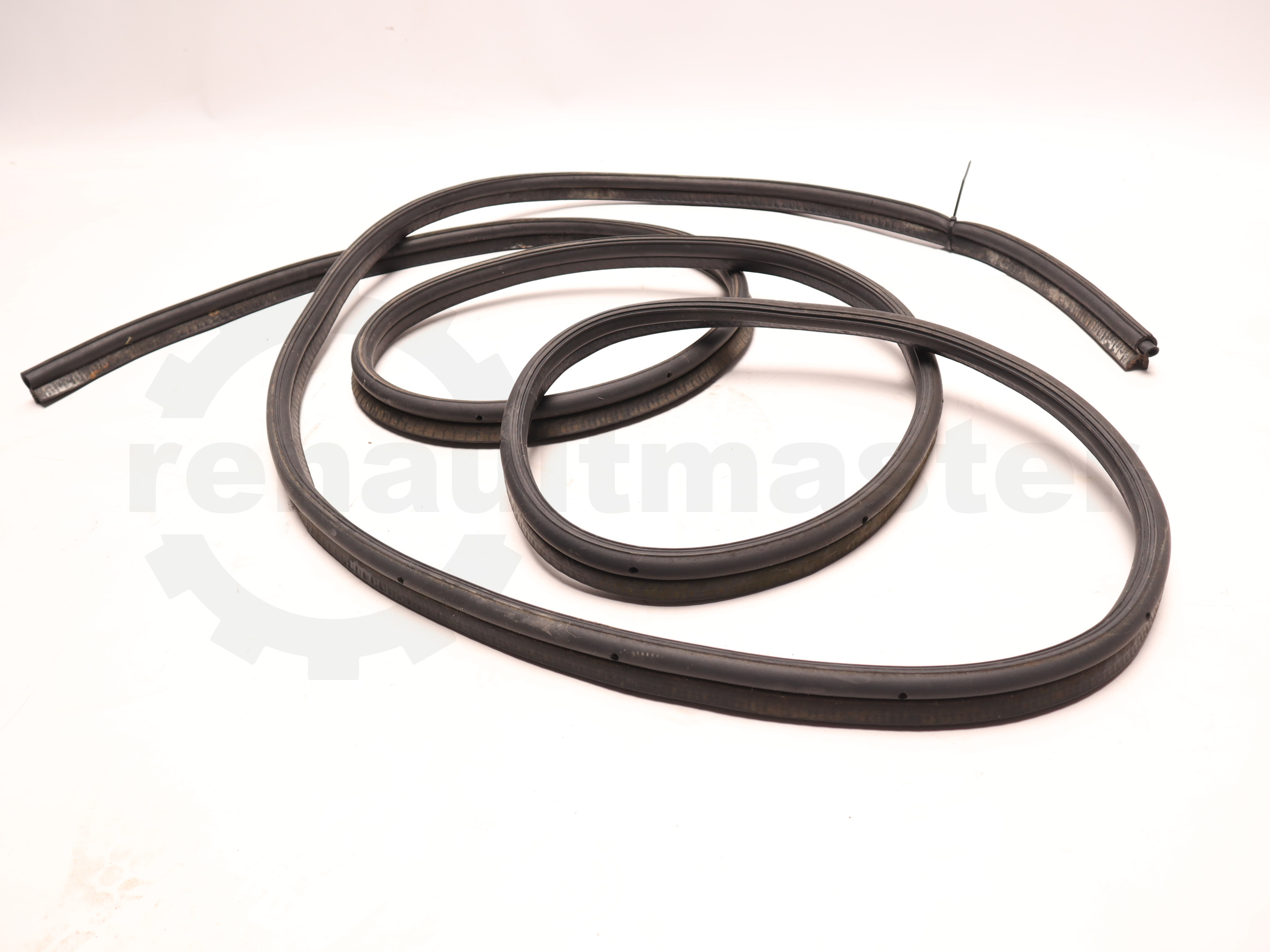 Ущільнювач задніх дверей Renault Trafic (Opel Vivaro, Nissan NV300) 2014 -, 8200032788 Б/В