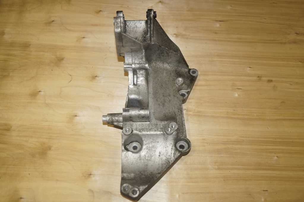 Кронштейн гідропідсилювача з кондиціонером Renault Trafic 1.9 (Vivaro, Primastar) 8200183234 Б/В