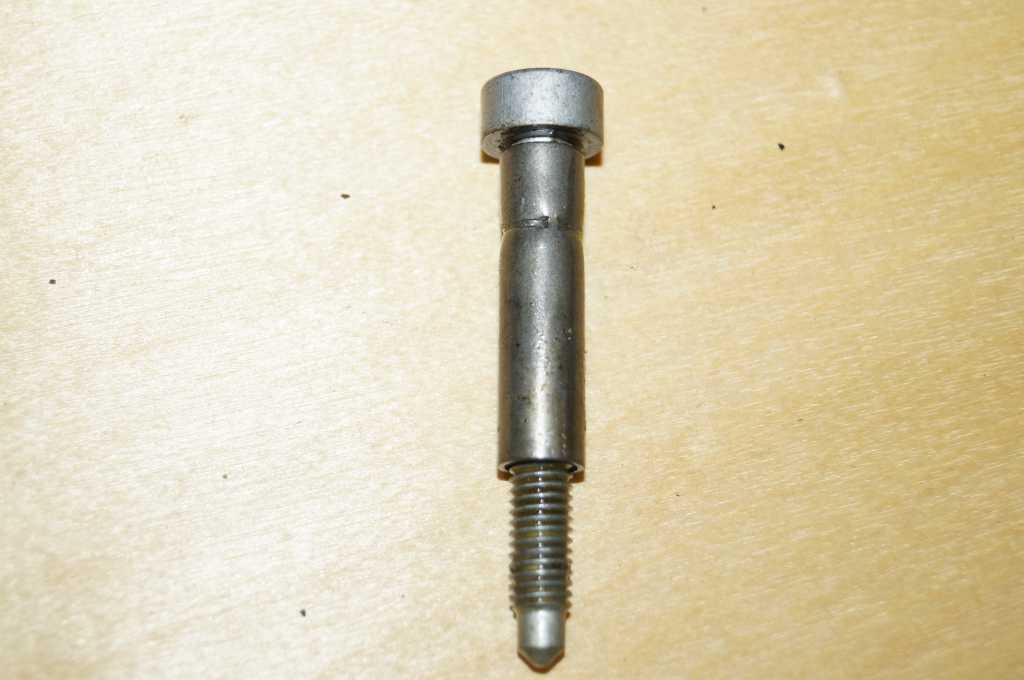 Болт кріплення форсунки 2.5 DCI Renault Master (Opel Movano,Nissan Interstar) 2003-2010 Б/У