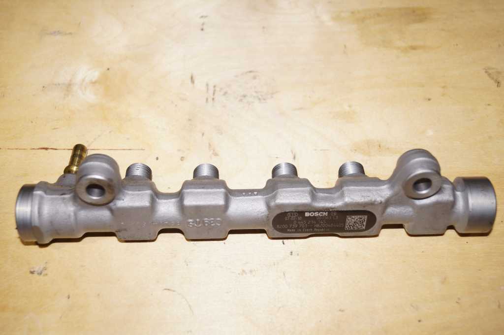 Паливна рейка некомплектна Renault Master 2.5 (Opel Movano,Nissan Interstar) 2007-2010, 8200739701 Б/В