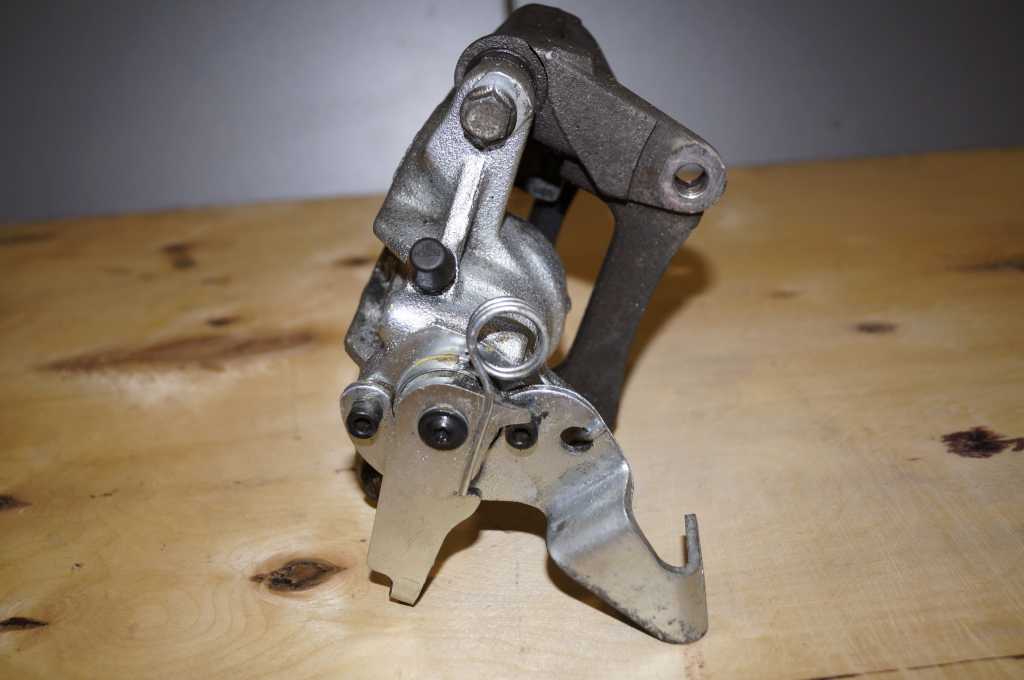 Супорт задній правий Renault Master (Opel Movano,Nissan Interstar) 2003-2010, 7701208037 Б/В