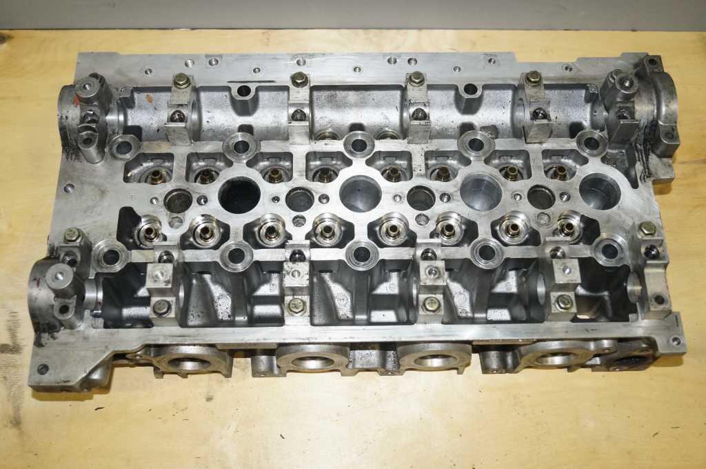 Головка блоку циліндрів Renault Master 2.5 (Movano,Interstar) 2004-2010, 7701477342 Б/В