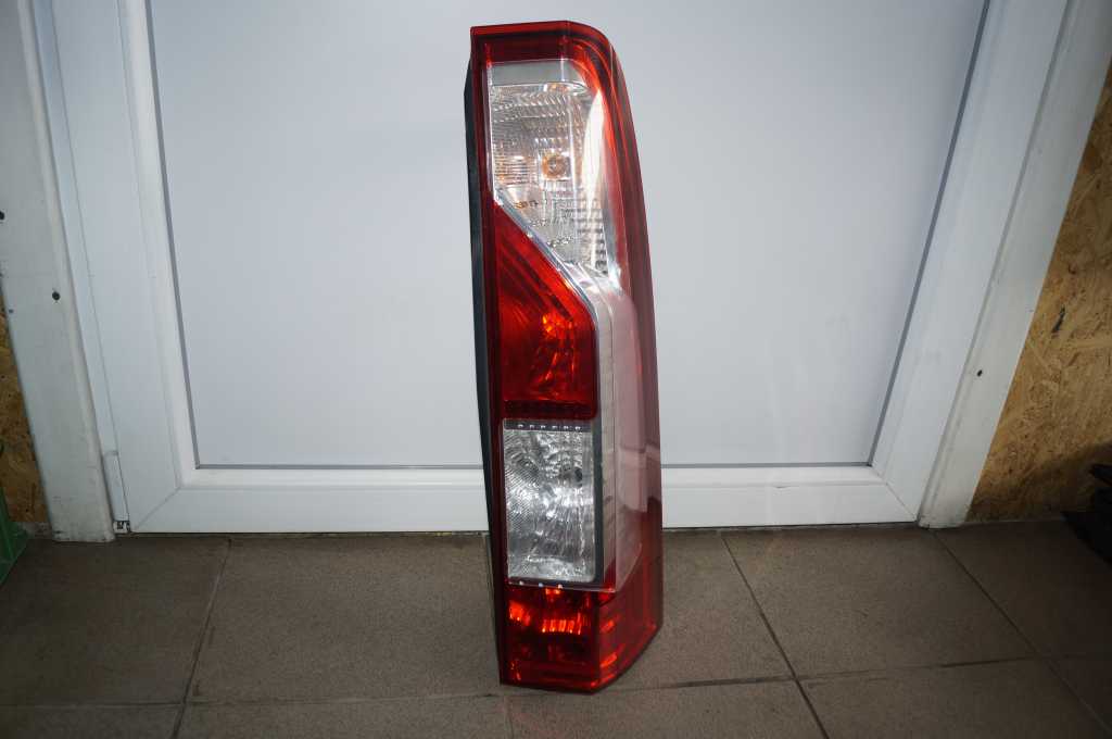 Ліхтар задній правий Renault Master (Opel Movano, Nissan NV400) 2010 -, 265500023R Б/В