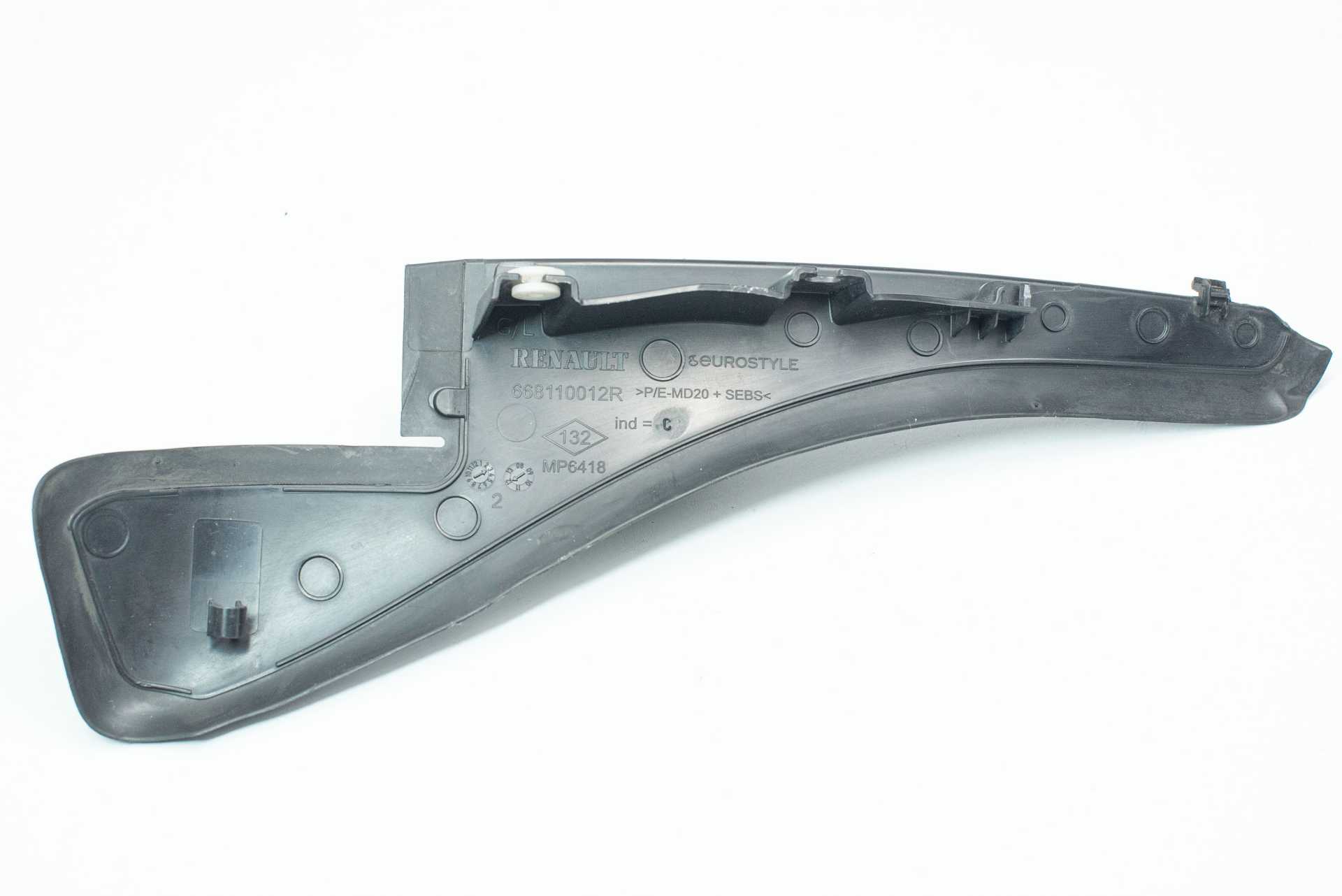 Накладка скла лобового ліва Renault Master (Opel Movano, Nissan NV400) 2010 -, 668110012R Б/В