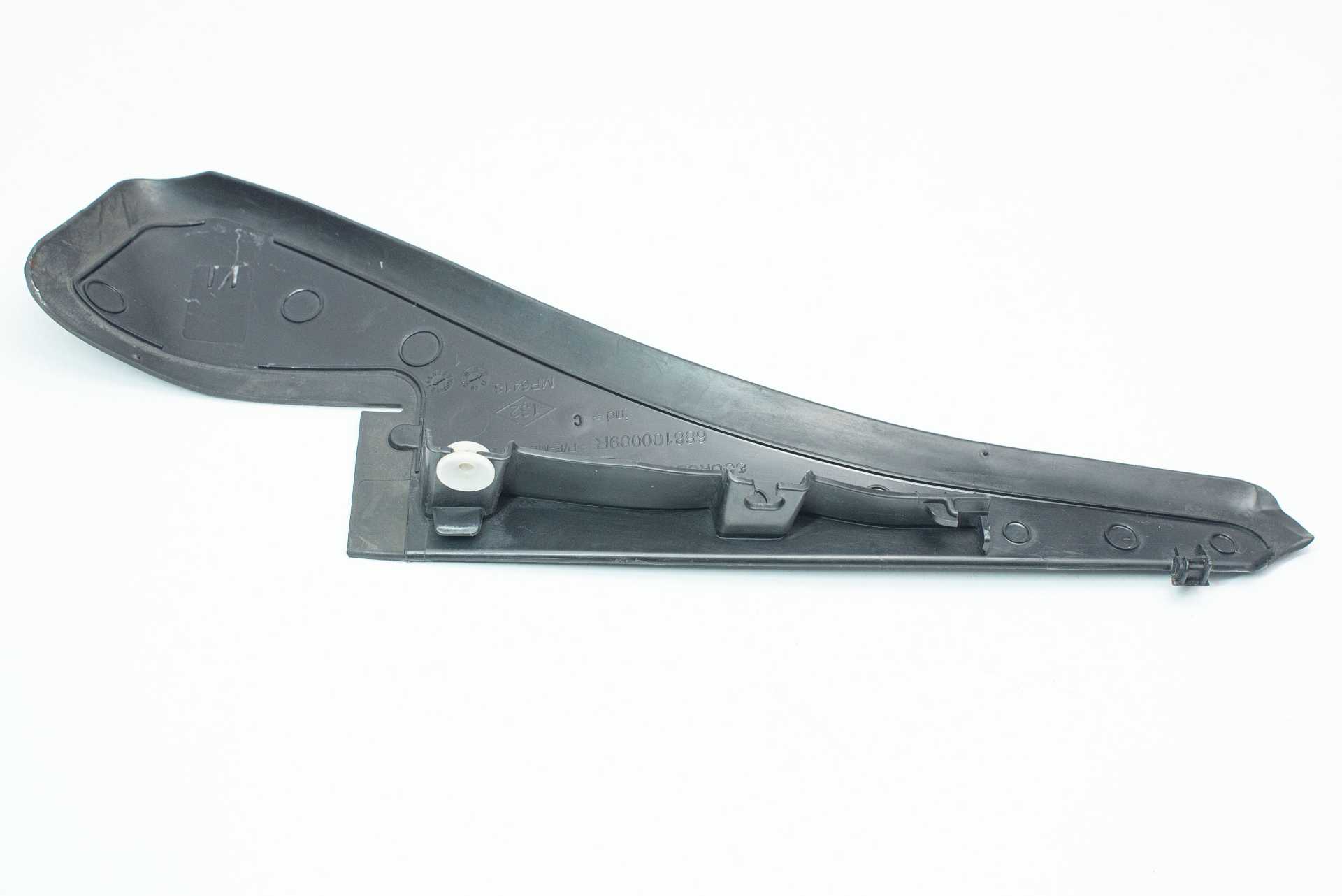Накладка скла лобового права Renault Master (Opel Movano, Nissan NV400) 2010 -, 668100009R Б/В