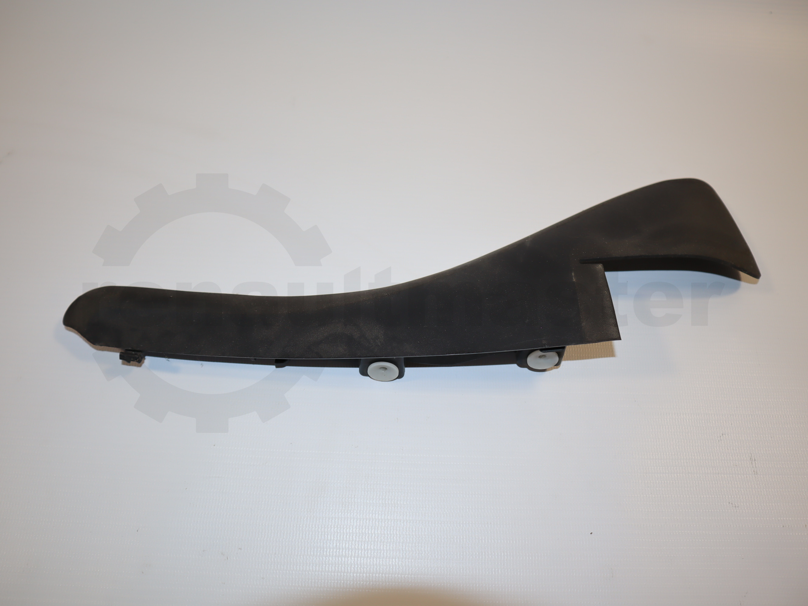 Накладка скла лобового права Renault Master (Opel Movano, Nissan NV400) 2010 -, 668100009R Б/В