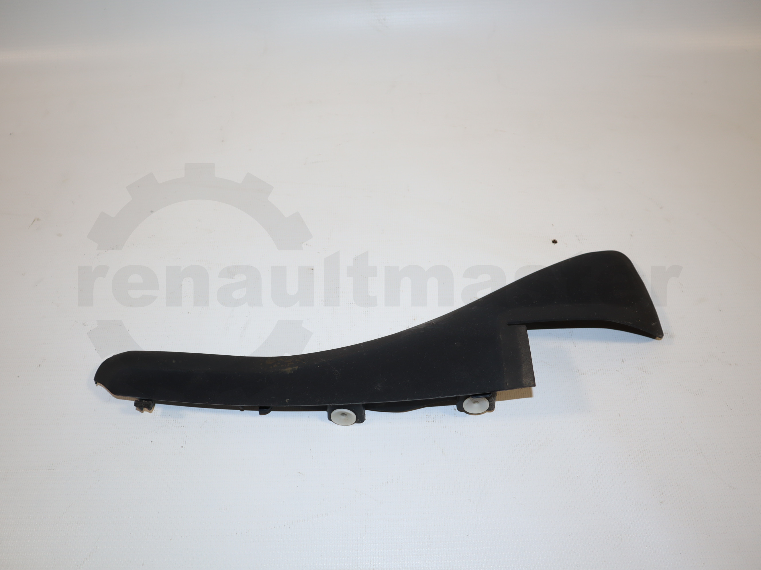 Накладка скла лобового права Renault Master (Opel Movano, Nissan NV400) 2010 -, 668100009R Б/В