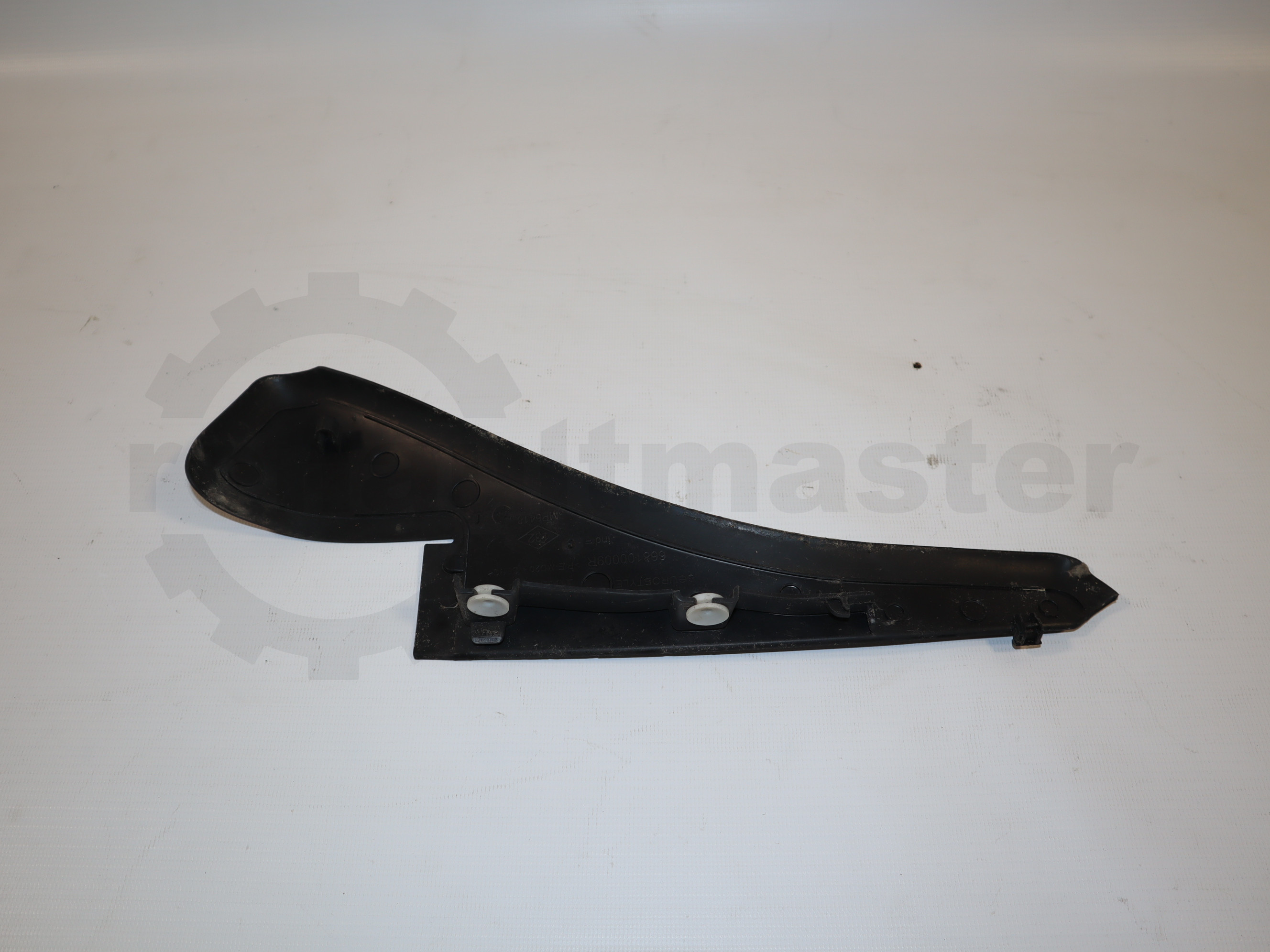 Накладка скла лобового права Renault Master (Opel Movano, Nissan NV400) 2010 -, 668100009R Б/В