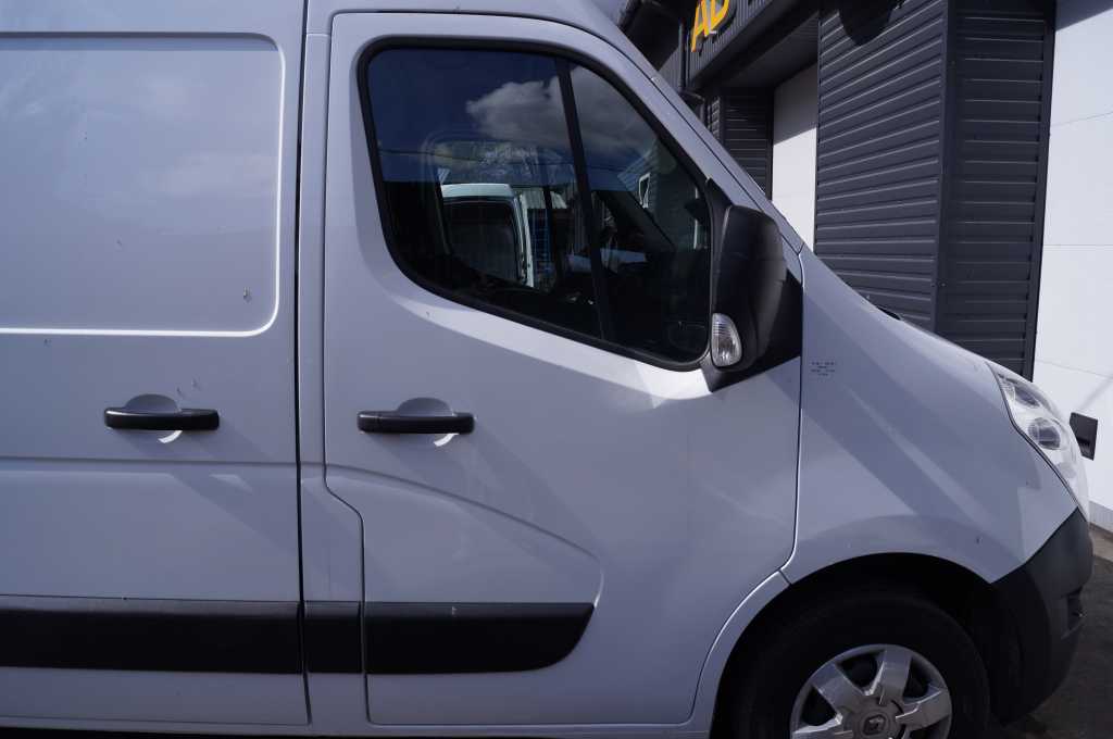 Двері передні праві комплектні Renault Master (Opel Movano, Nissan NV400) 2010 -, 801001658R Б/В