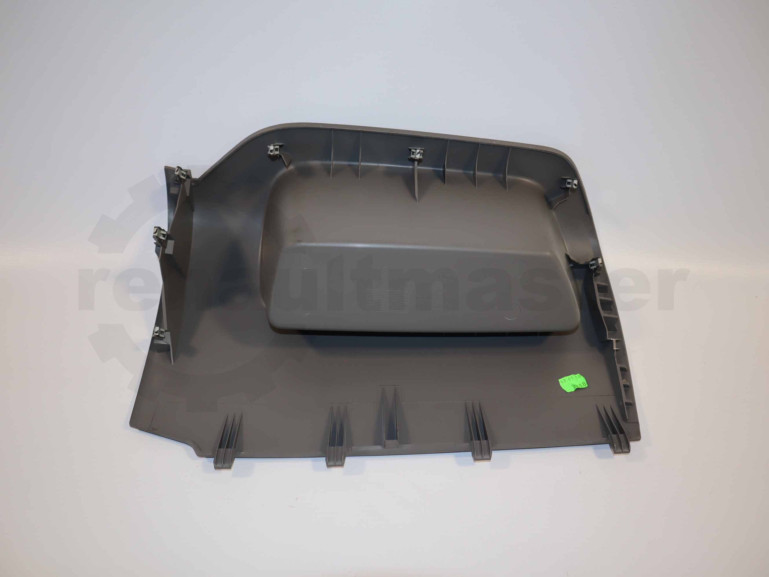 Кришка з поличкою бардачка торпедо Renault Master (Opel Movano, Nissan NV400) 2010 -, 685000043R Б/В