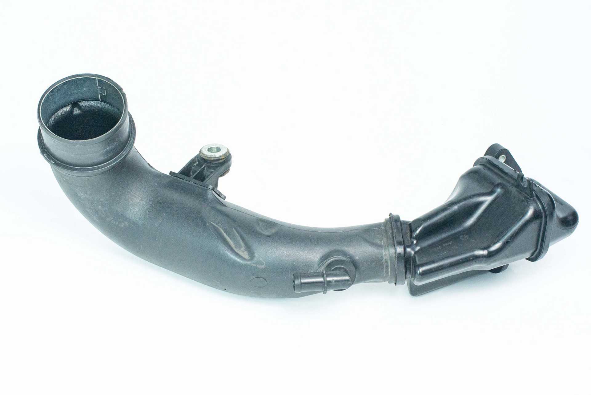 Патрубок (до турбіни) впускний повітряний Renault Master (Opel Movano, Nissan NV400) 2010 -, 8200858600 Б/В