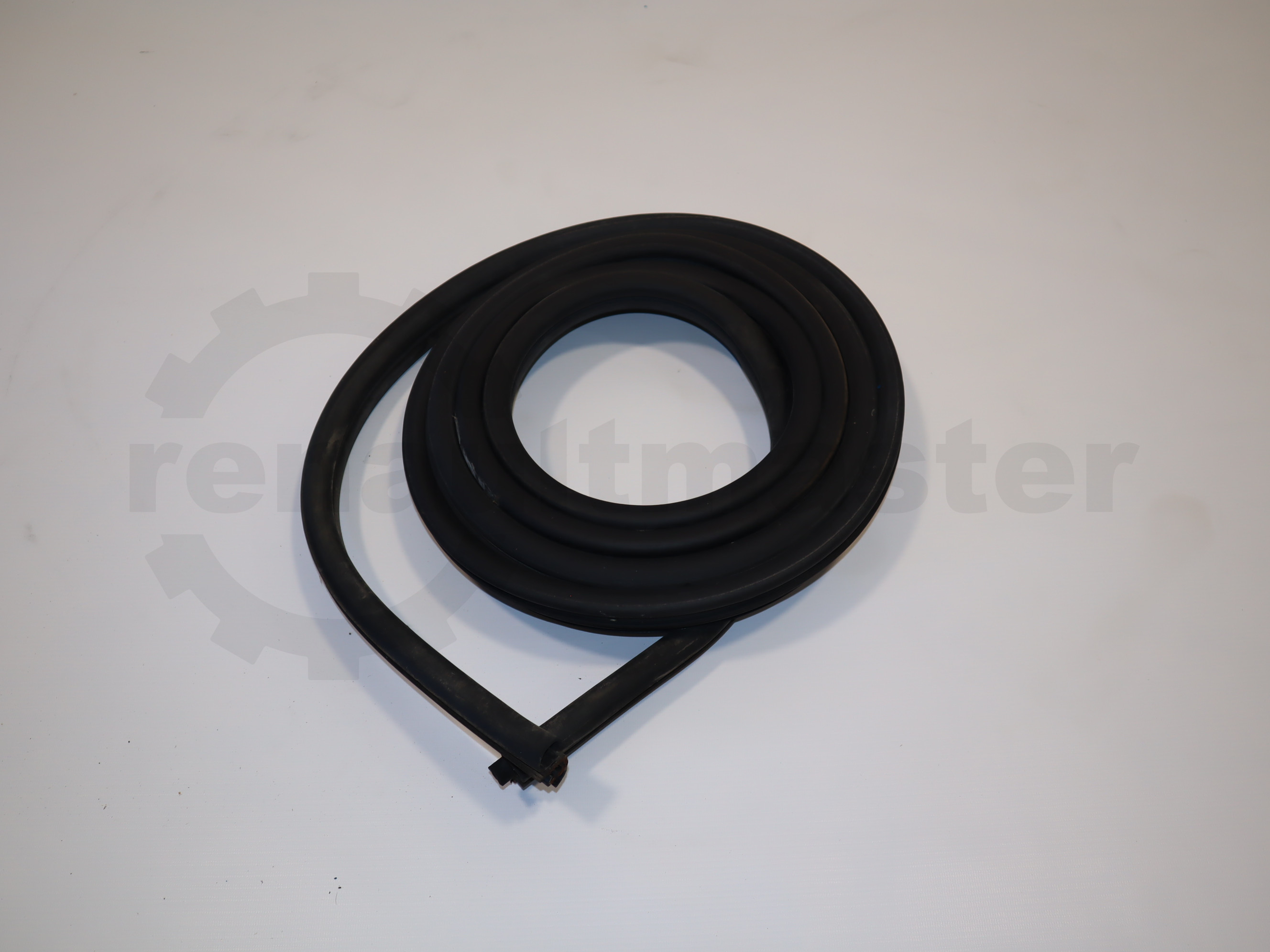 Ущільнювач дверей передніх правих/лівих Renault Master (Opel Movano, Nissan NV400) 2010 -, 8200677001 Б/В