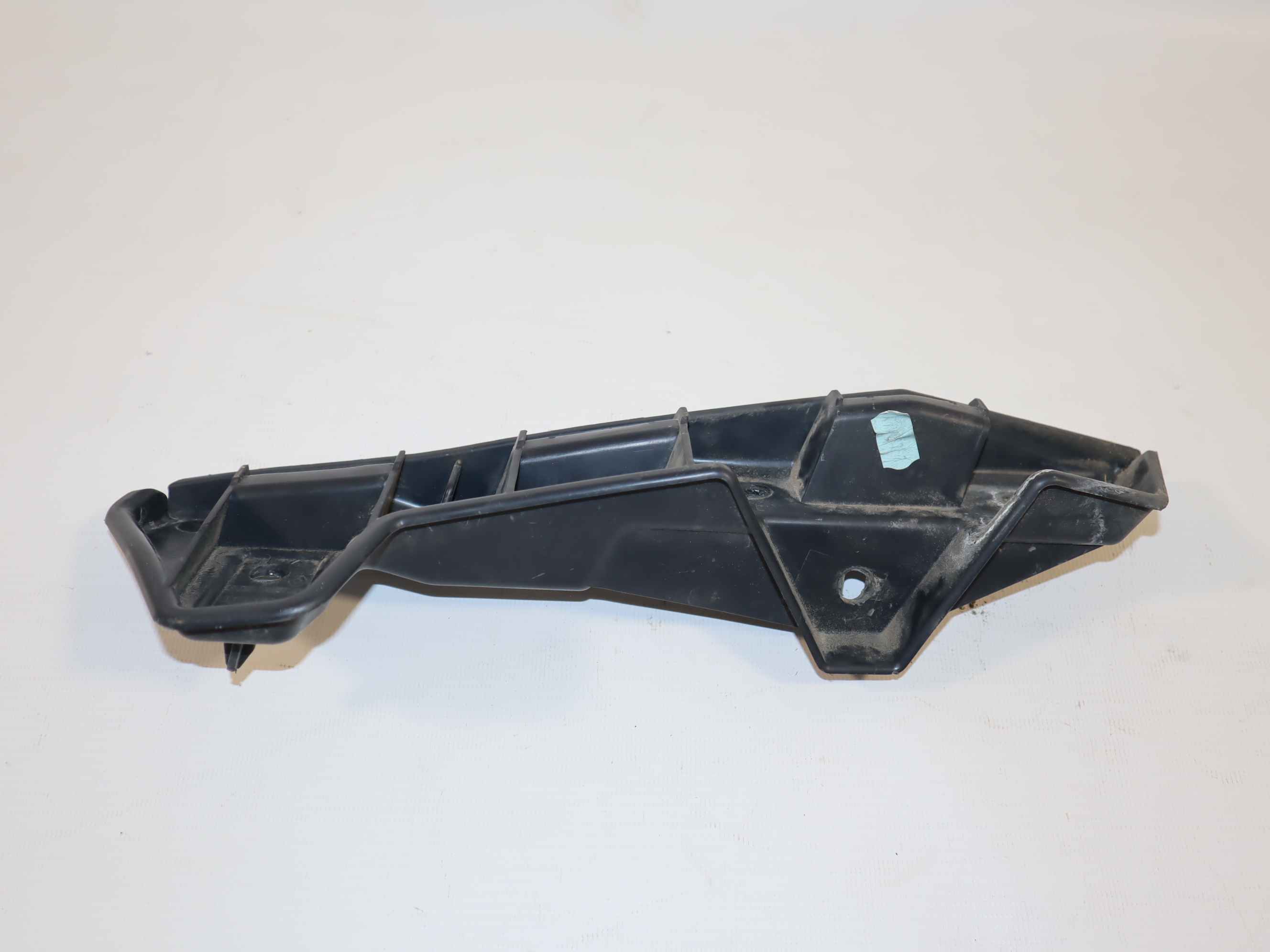 Кріплення переднього бампера ліве Renault Master (Opel Movano, Nissan NV400) 2010 -, 620430006R Б/В