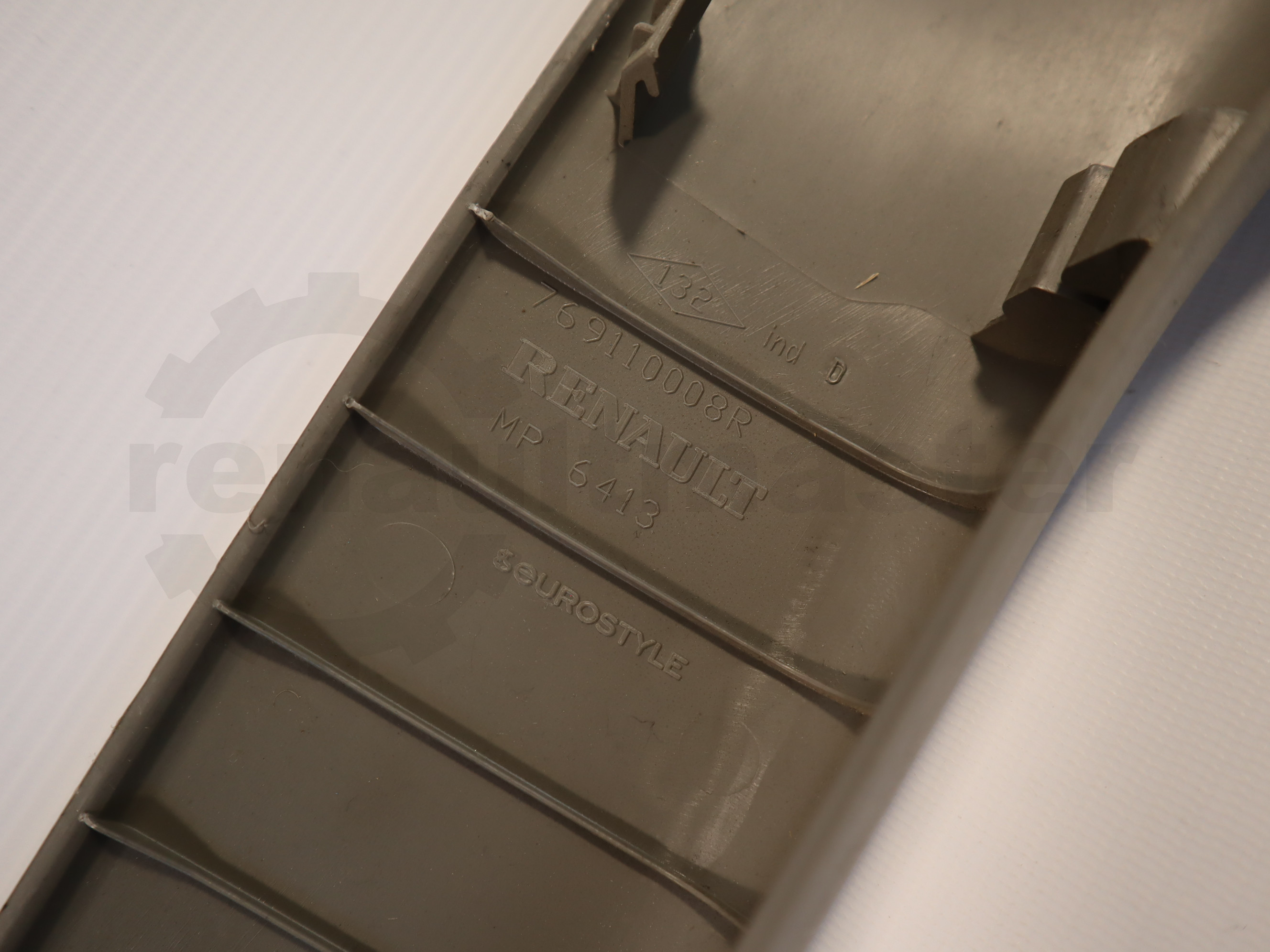 Накладка на передню стійку в салон права Renault Master (Opel Movano, Nissan NV400) 2010 -, 769110008R Б/В