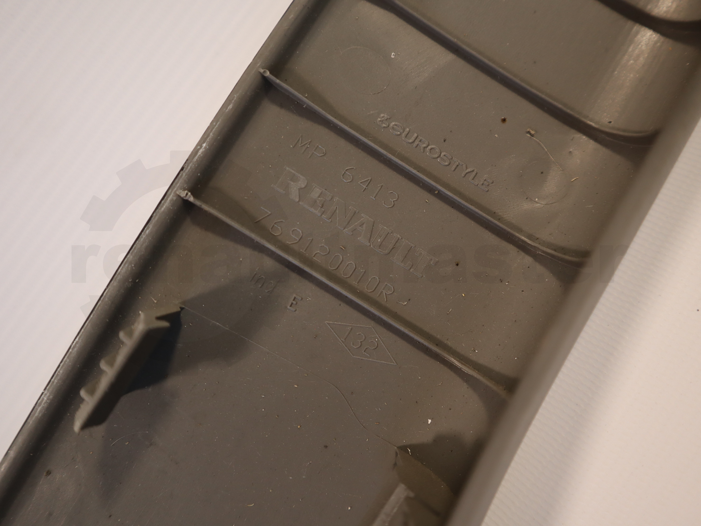 Накладка на передню стійку в салон ліва Renault Master (Opel Movano, Nissan NV400) 2010 -, 769120010R Б/В