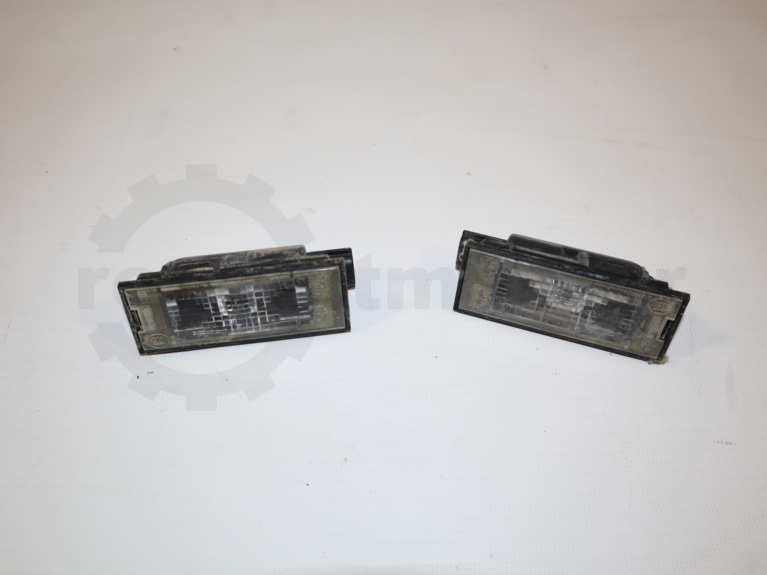 Плафон підсвітки номера Renault Master/Trafic (Opel Movano/Vivaro, Nissan NV400/NV300) 2010 -, 8200480127 Б/В