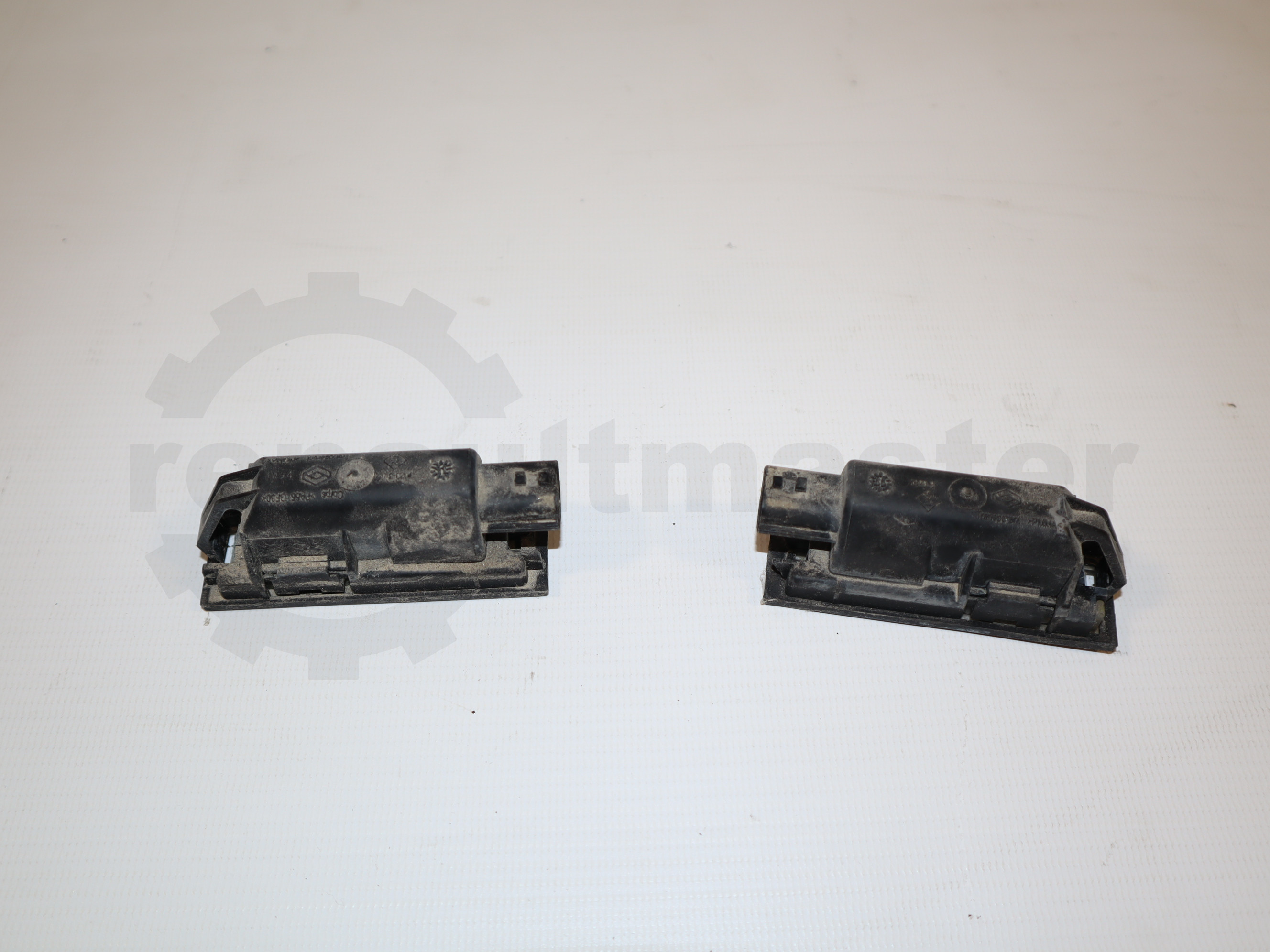 Плафон підсвітки номера Renault Master/Trafic (Opel Movano/Vivaro, Nissan NV400/NV300) 2010 -, 8200480127 Б/В