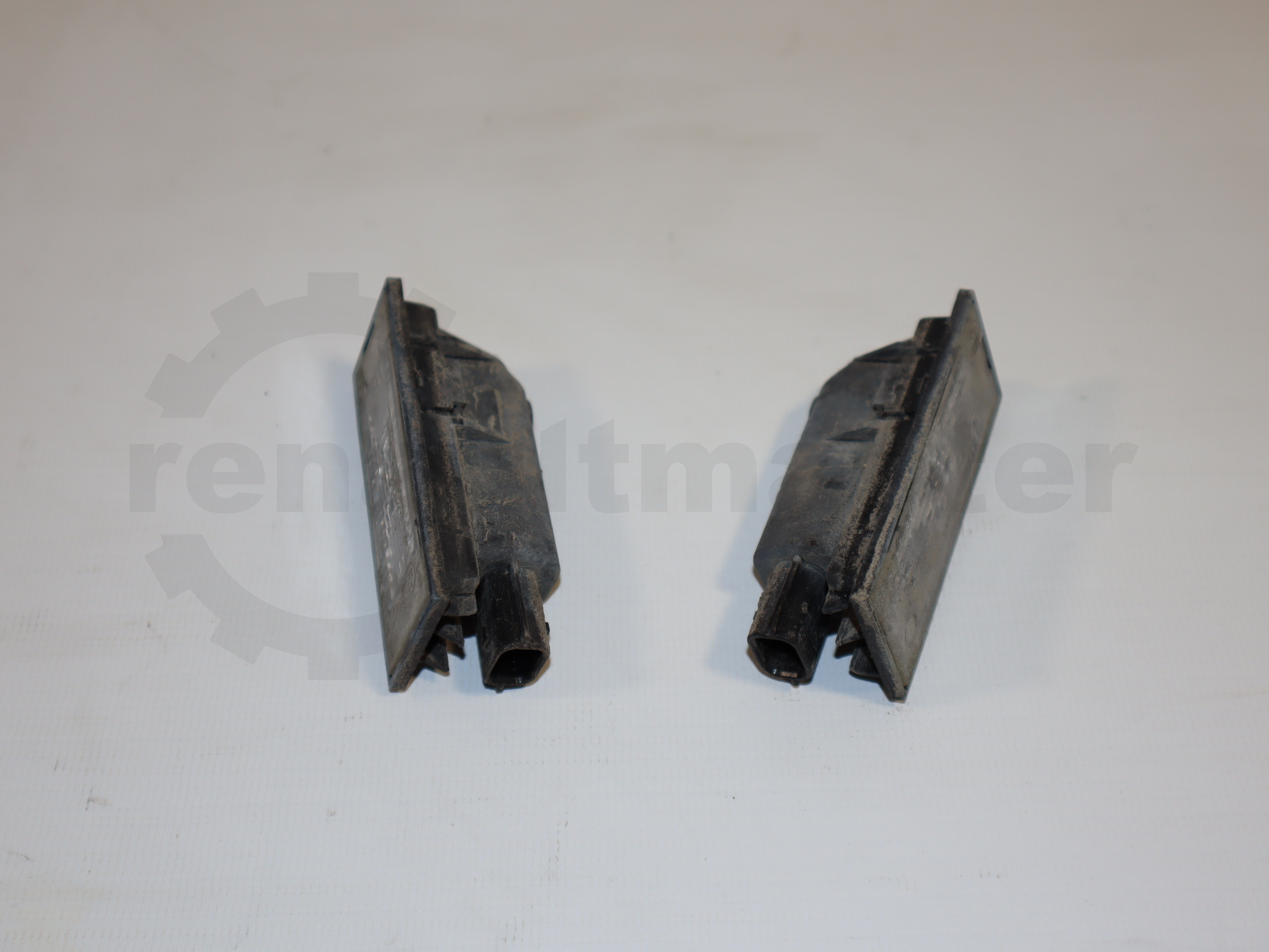 Плафон підсвітки номера Renault Master/Trafic (Opel Movano/Vivaro, Nissan NV400/NV300) 2010 -, 8200480127 Б/В