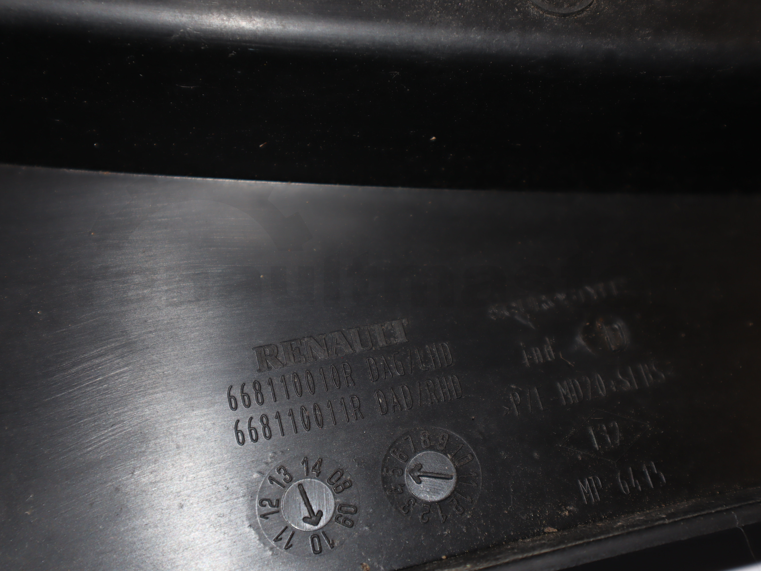 Накладка пластикова (жабо) під лобове скло Renault Master (Opel Movano, Nissan NV400) 2010 -, 668110010R Б/В