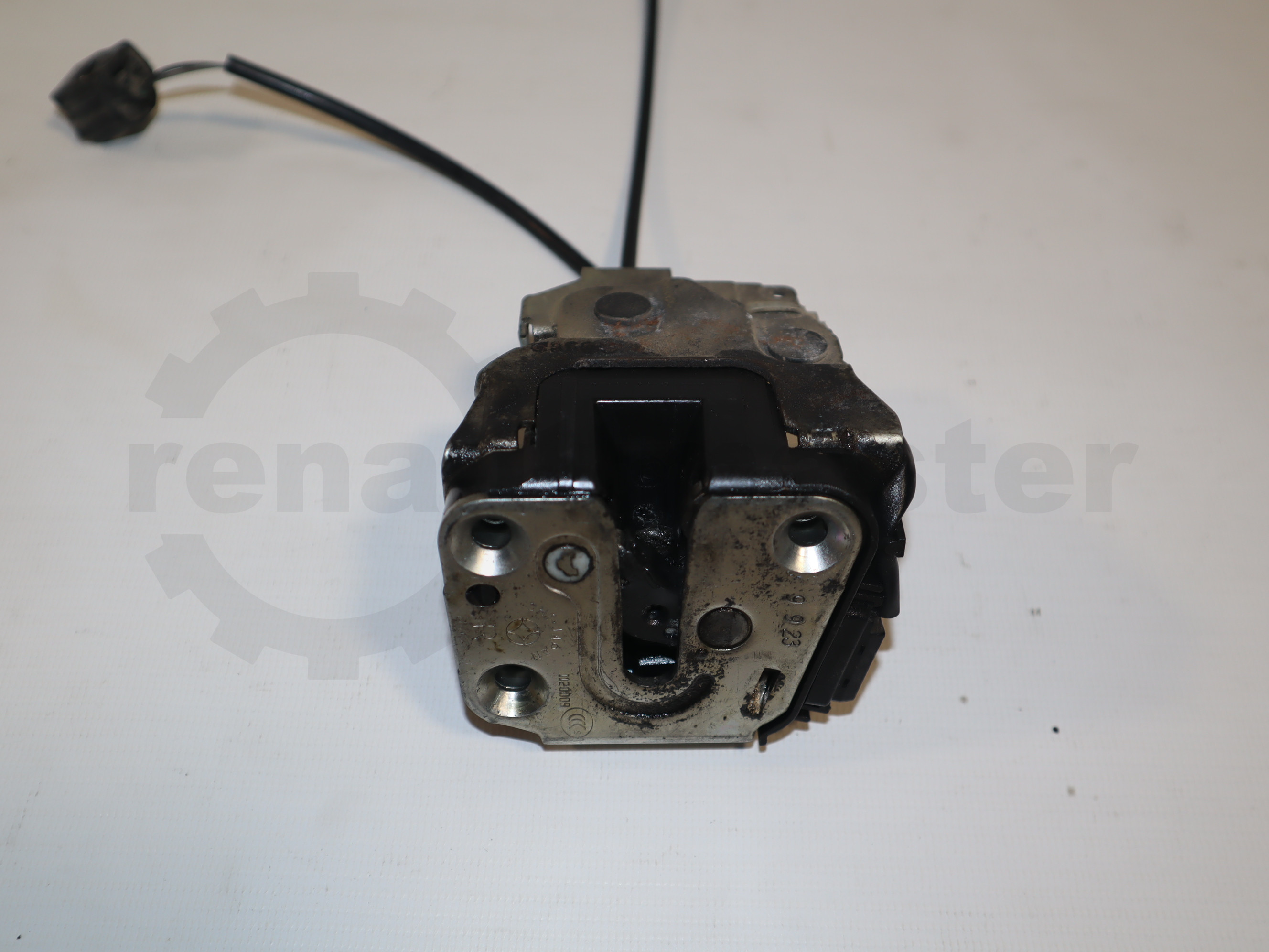 Замок задніх дверей центральний Renault Master (Opel Movano, Nissan NV400) 2010 -, 8200661170 Б/В