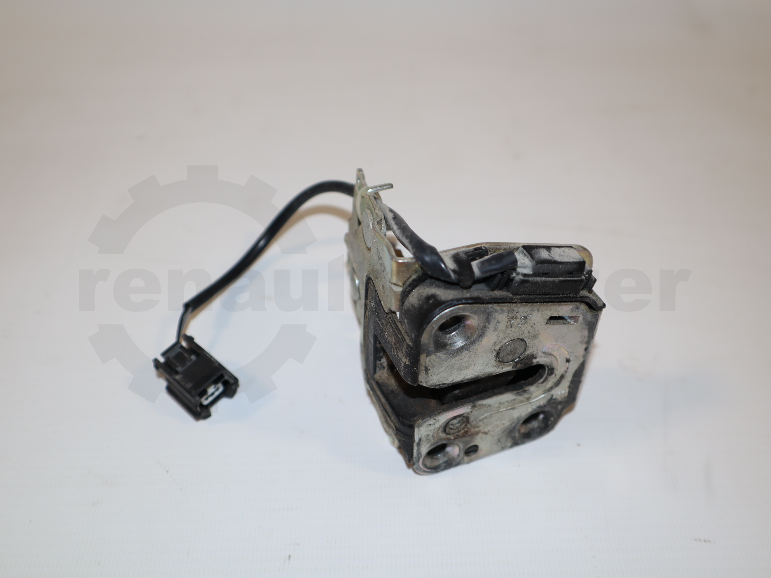 Замок задніх дверей центральний Renault Master (Opel Movano, Nissan NV400) 2010 -, 8200661170 Б/В