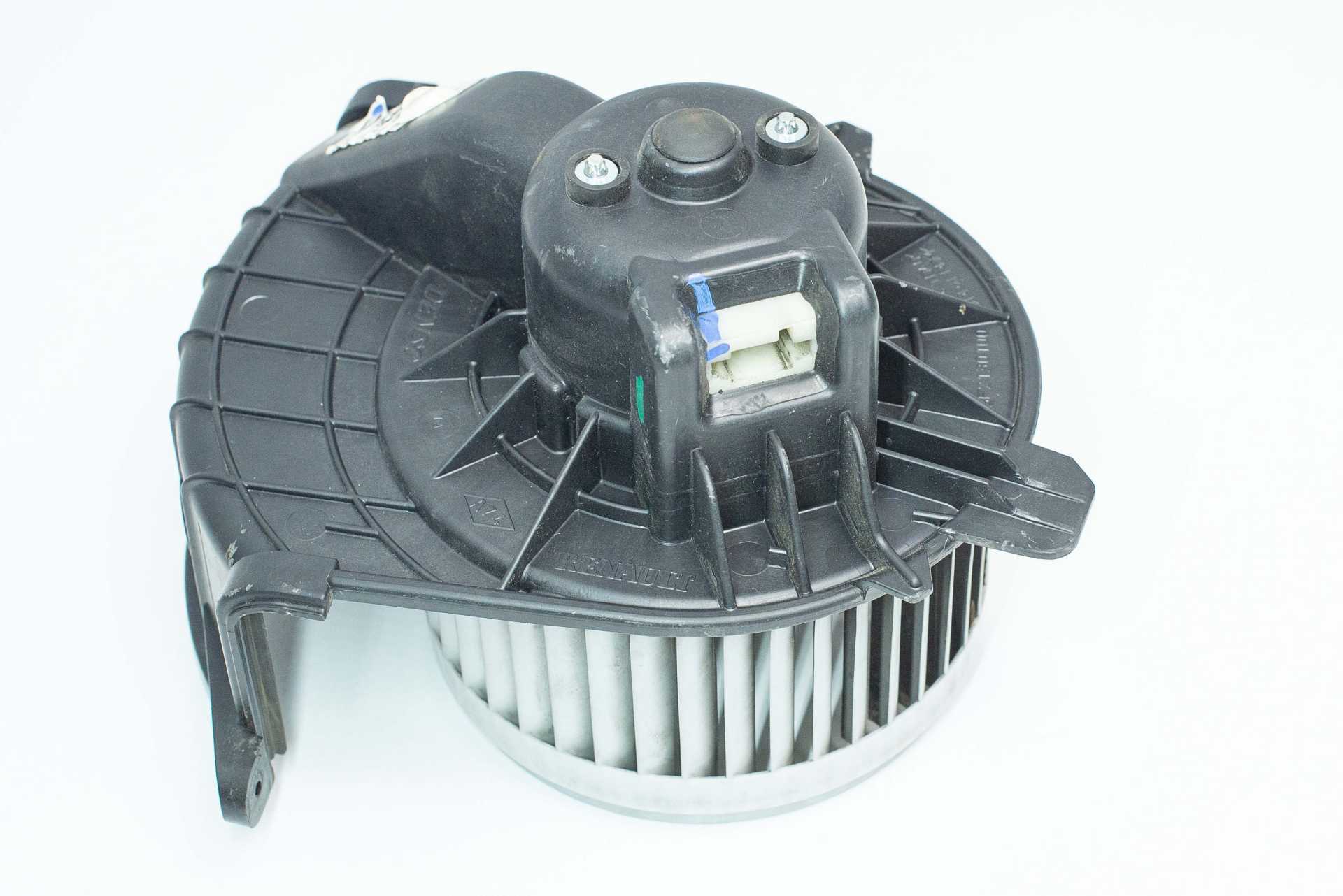 Моторчик пічки (вентилятор) Renault Master/Trafic (Opel Movano/Vivaro, Nissan NV400/NV300) 2010 -, 7701068976 Б/В