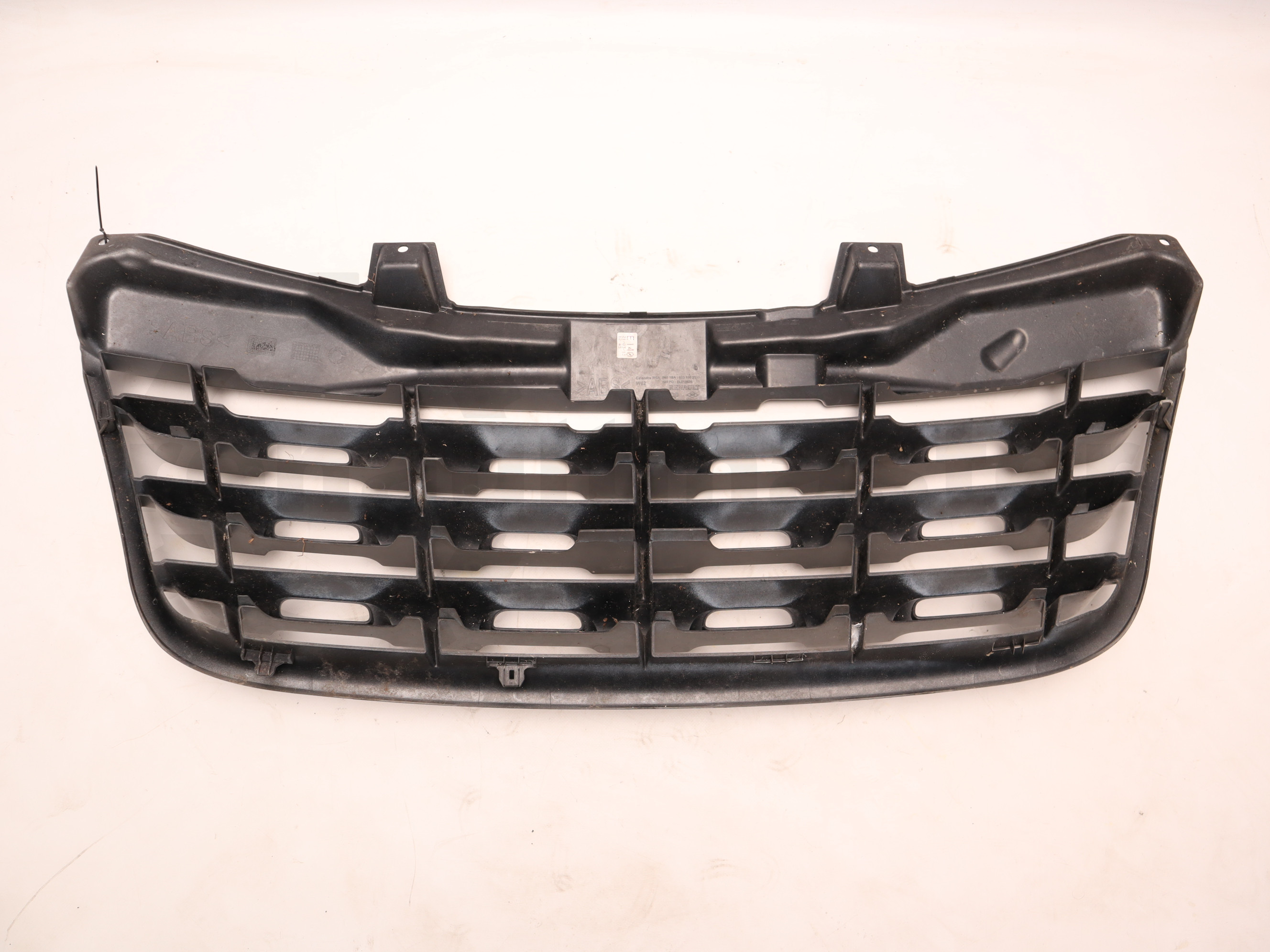 Решітка радіатора (до рестайлінга) Renault Master 2010-2014, - 623100256R Б/В