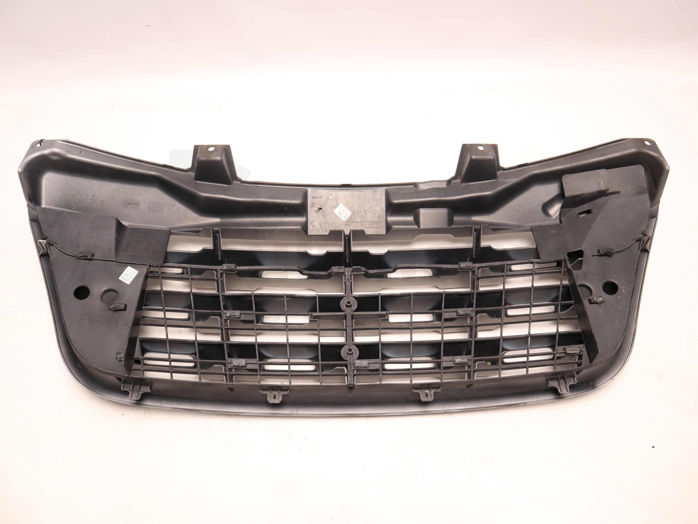 Решітка радіатора (до рестайлінга) Renault Master 2010-2014, - 623100256R Б/В