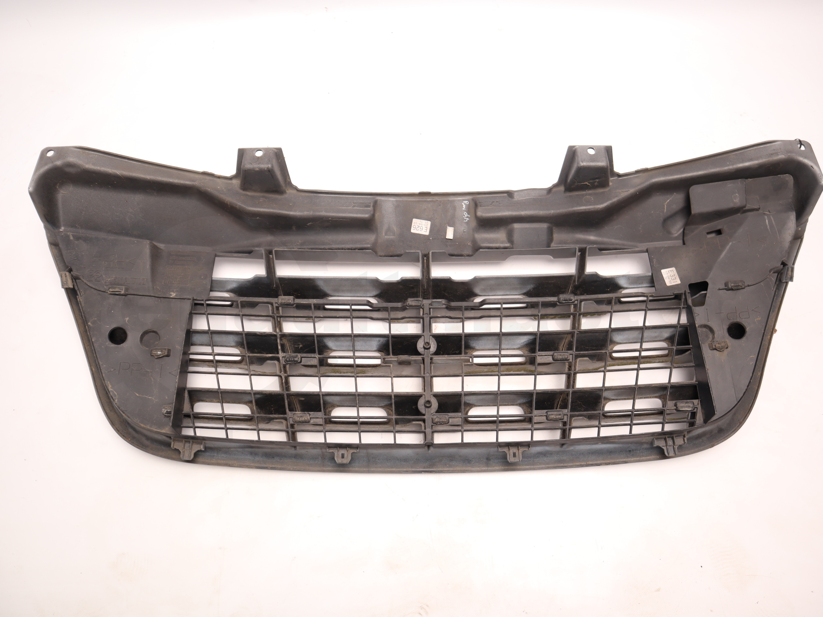 Решітка радіатора (до рестайлінга) Renault Master 2010-2014, - 623100256R Б/В