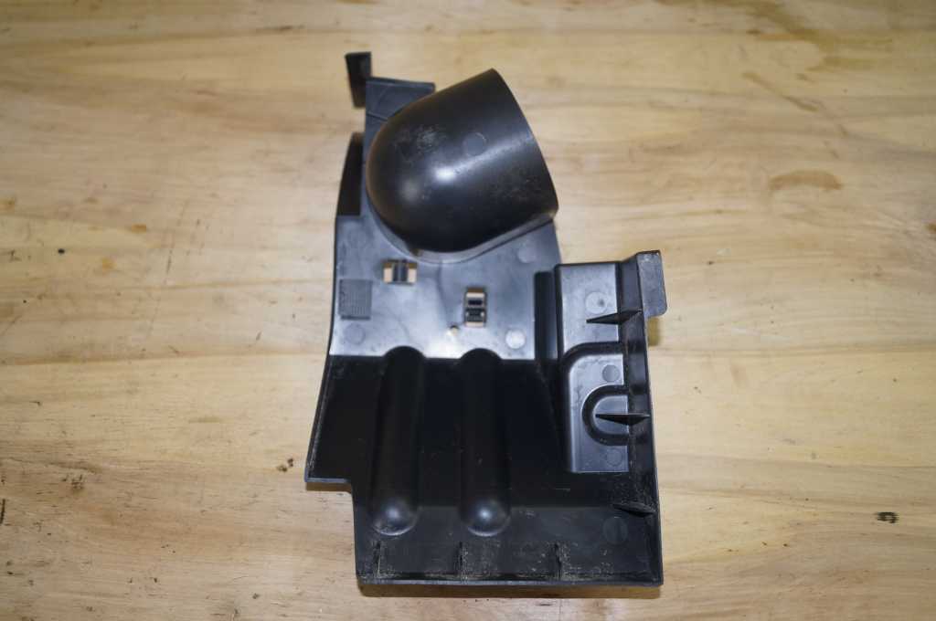 Захист забірника повітря Renault Trafic 2.0  (Vivaro, Primastar) 2006-2014, 8200422830 Б/В