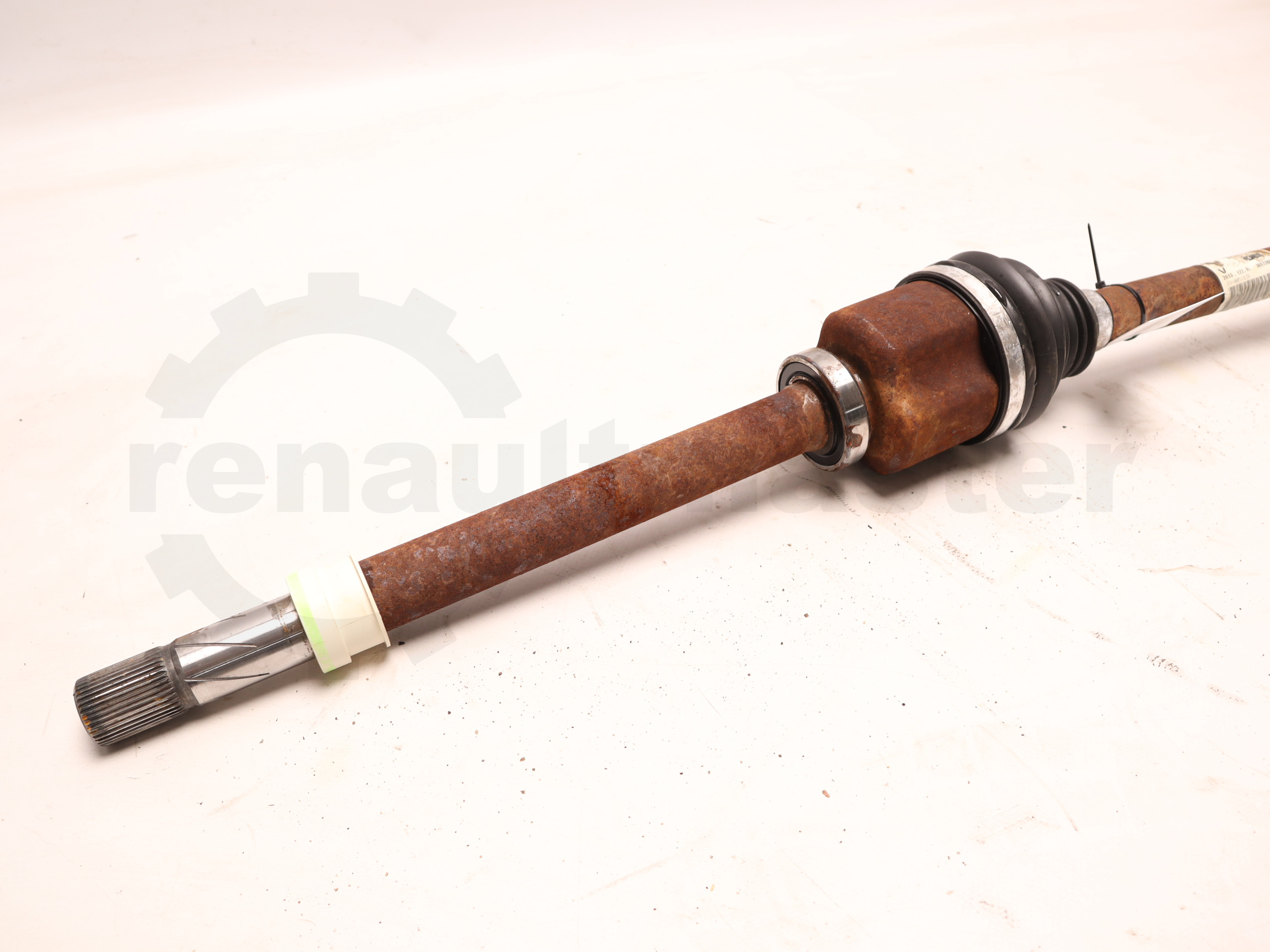 Напіввісь права (вузький підшипник) Renault Master (Opel Movano, Nissan NV400) 2010 -, 391009620R Б/В