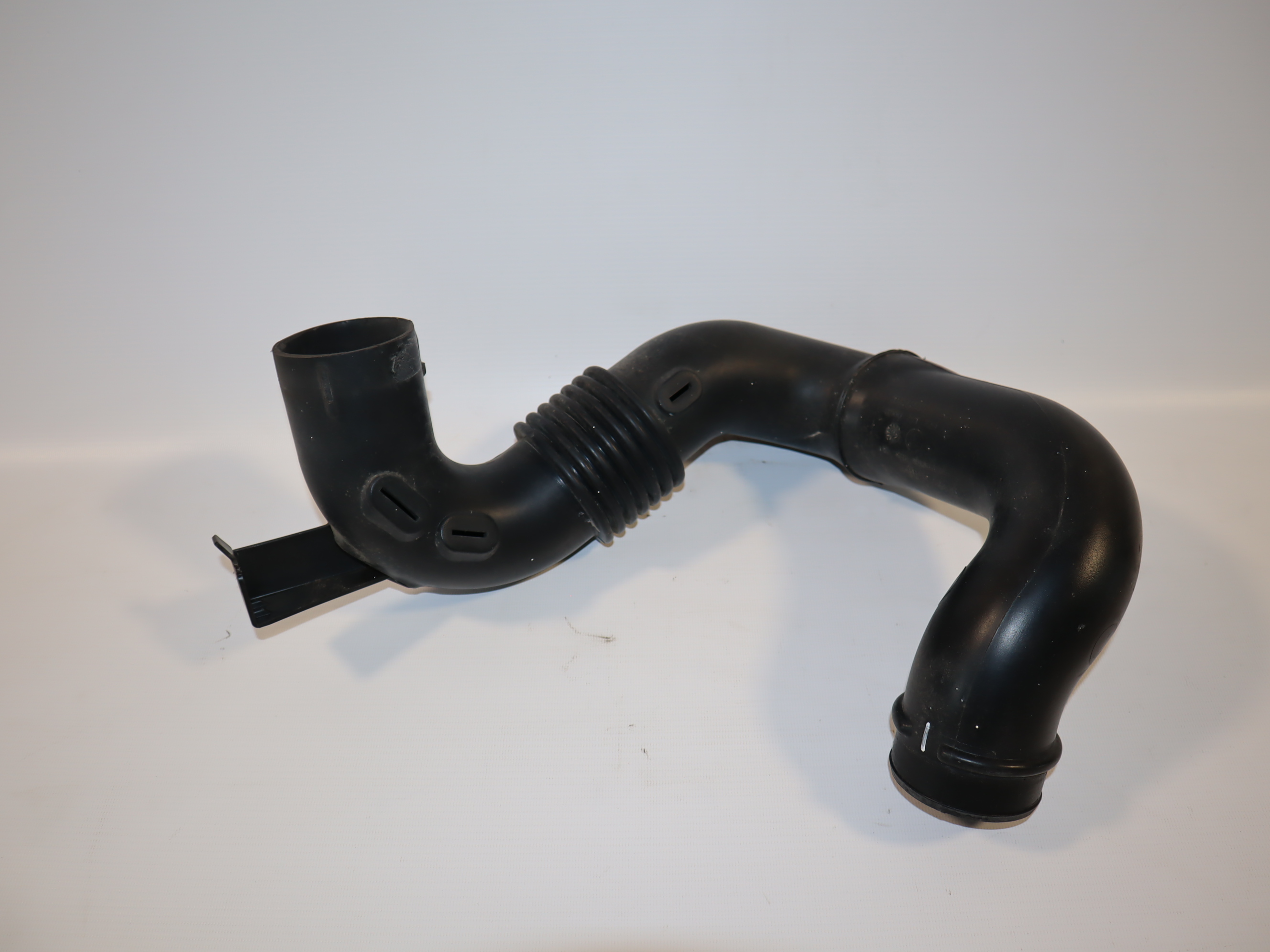 Патрубок забору повітря Renault Master (Opel Movano, Nissan NV400) 2010 -, 165554107R Б/В