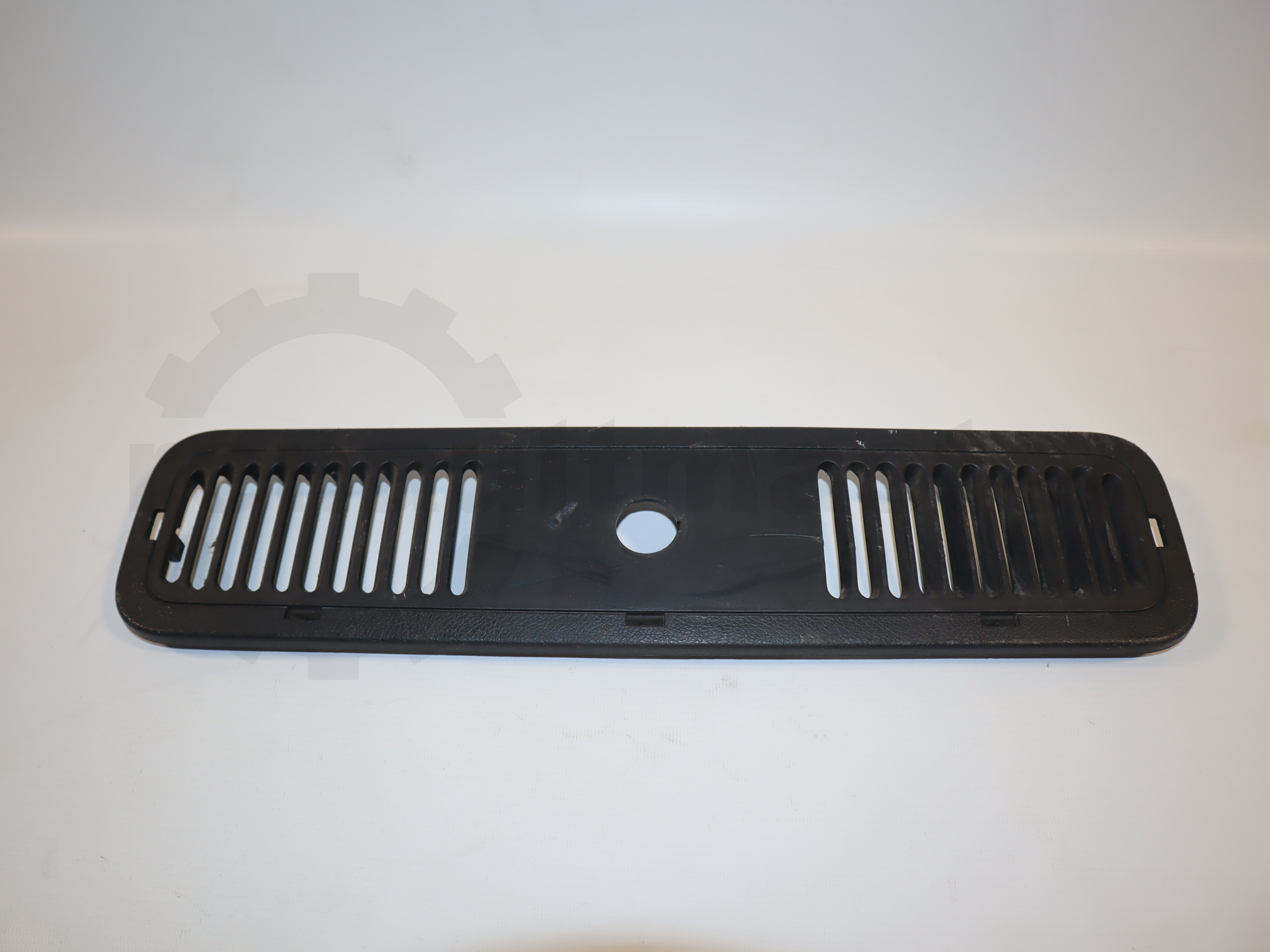 Решітка вентиляційна в задню стійку ліва/права (під прикурювач) Renault Master (Opel Movano, Nissan NV400) 2010 -, 769392825R Б/В