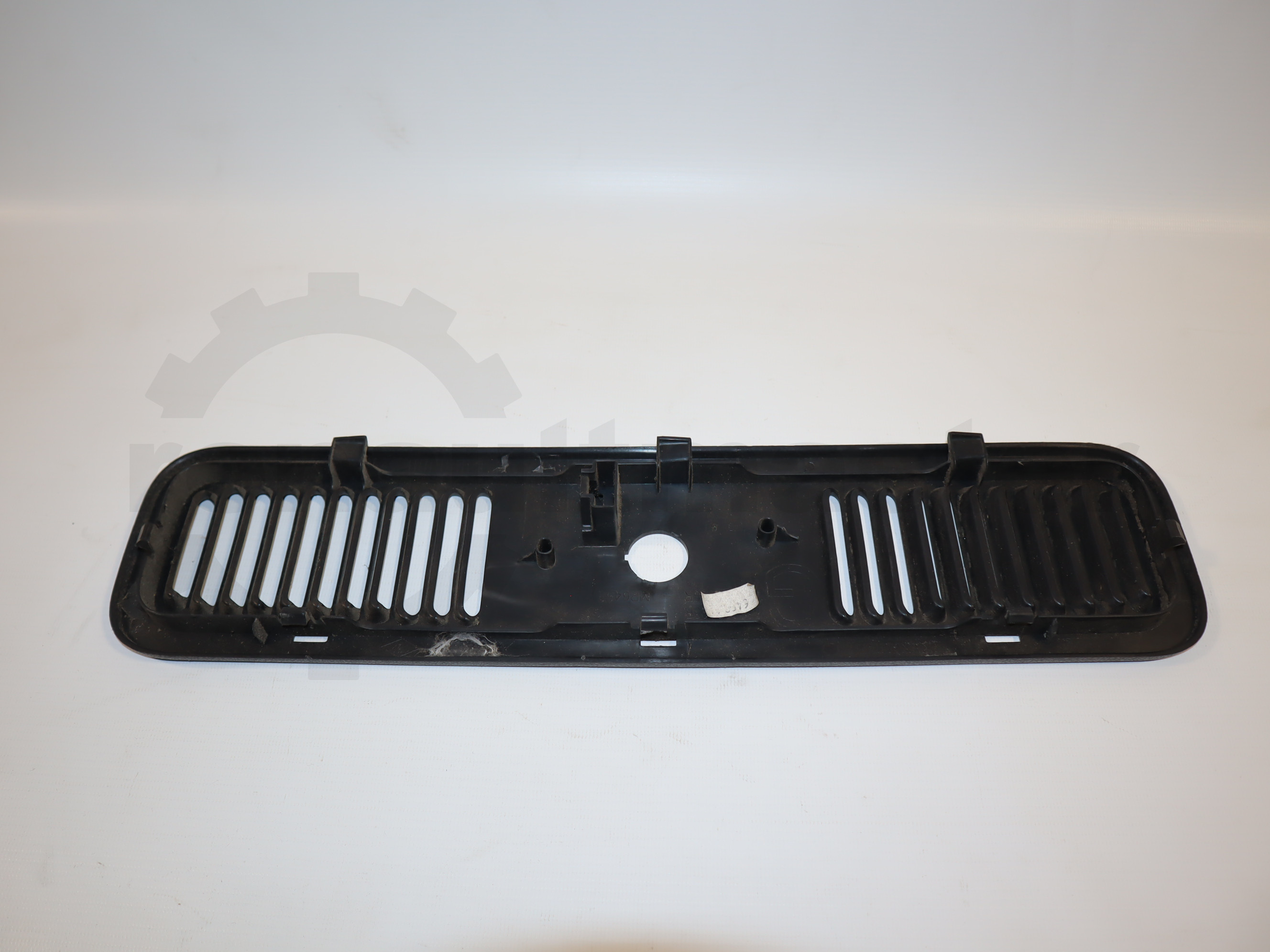 Решітка вентиляційна в задню стійку ліва/права (під прикурювач) Renault Master (Opel Movano, Nissan NV400) 2010 -, 769392825R Б/В