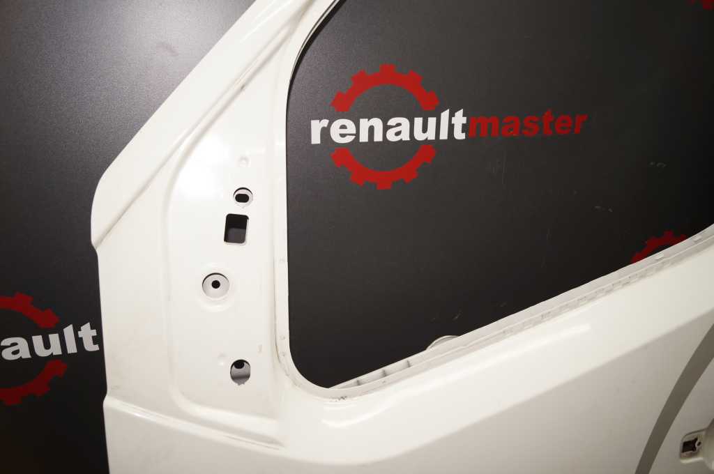 Двері передні ліві некомплектні Renault Master (Opel Movano, Nissan NV400) 2010 -, 801017005R Б/В
