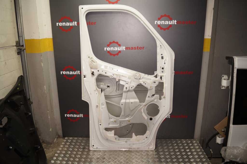 Двері передні ліві некомплектні Renault Master (Opel Movano, Nissan NV400) 2010 -, 801017005R Б/В
