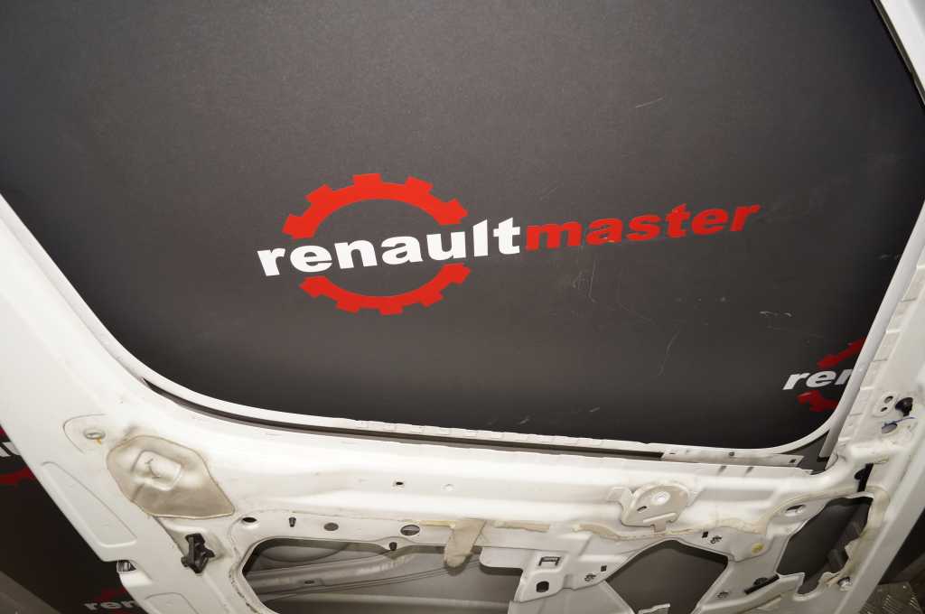 Двері передні ліві некомплектні Renault Master (Opel Movano, Nissan NV400) 2010 -, 801017005R Б/В